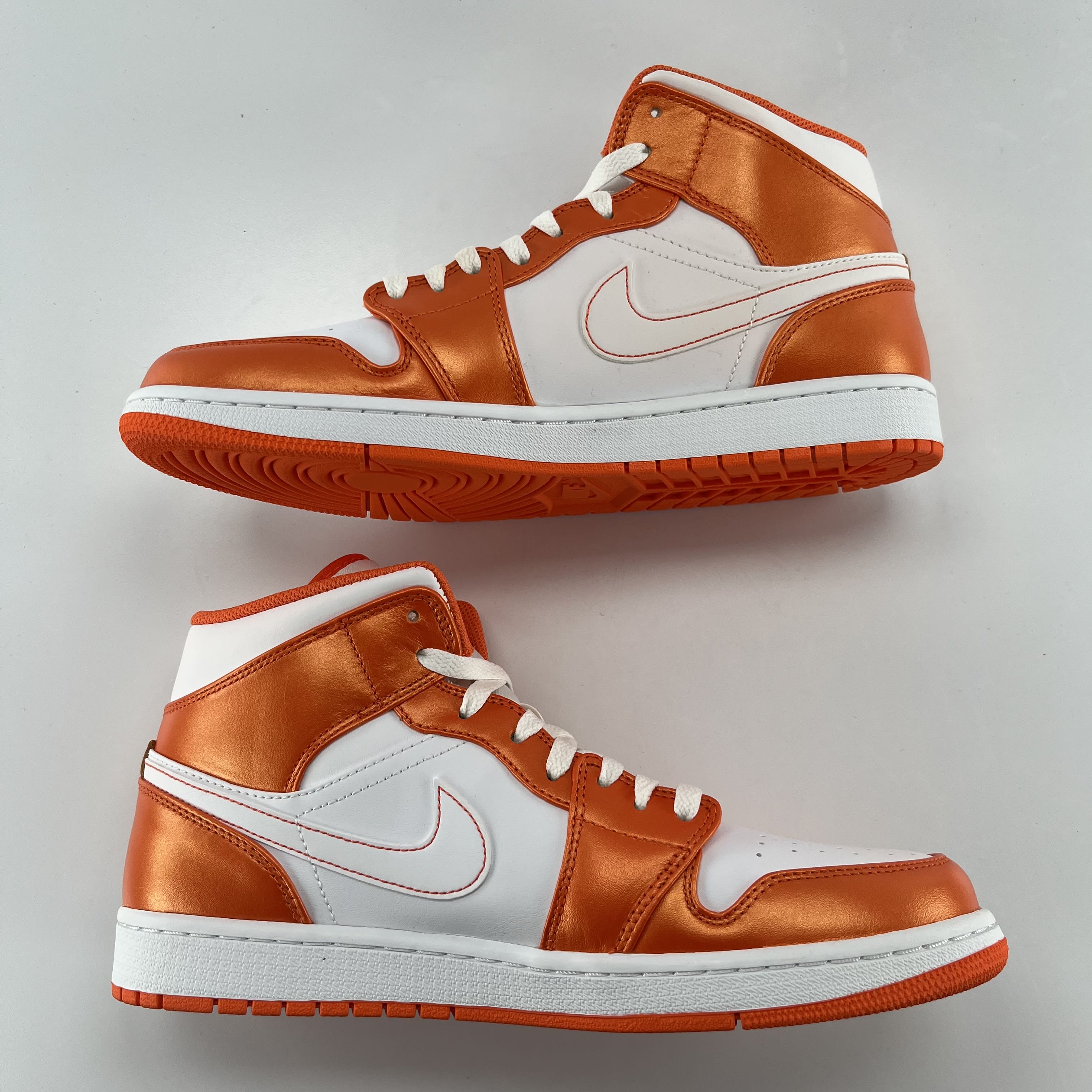 485762 Jordan 1 Mid Metallic Orange