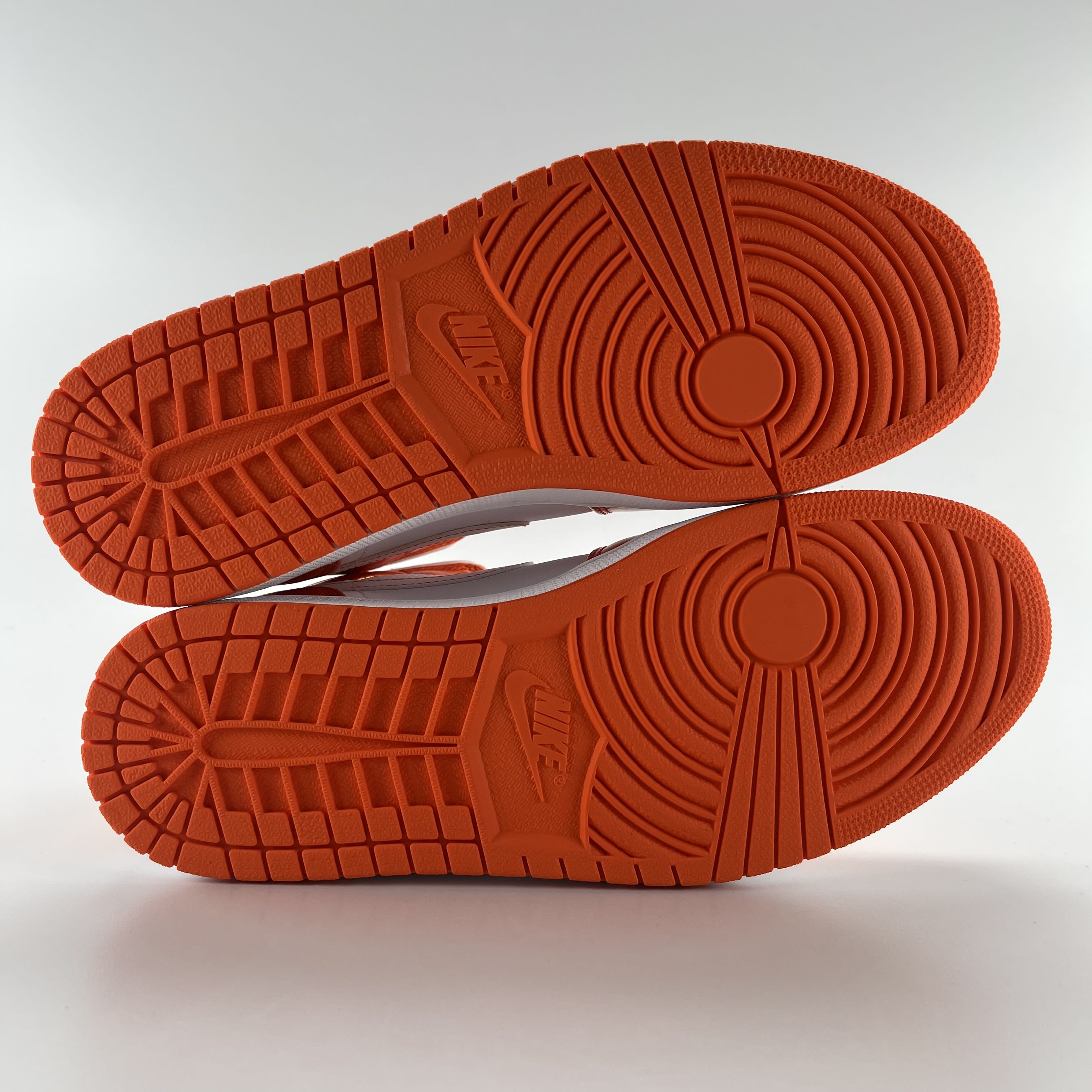 485762 Jordan 1 Mid Metallic Orange