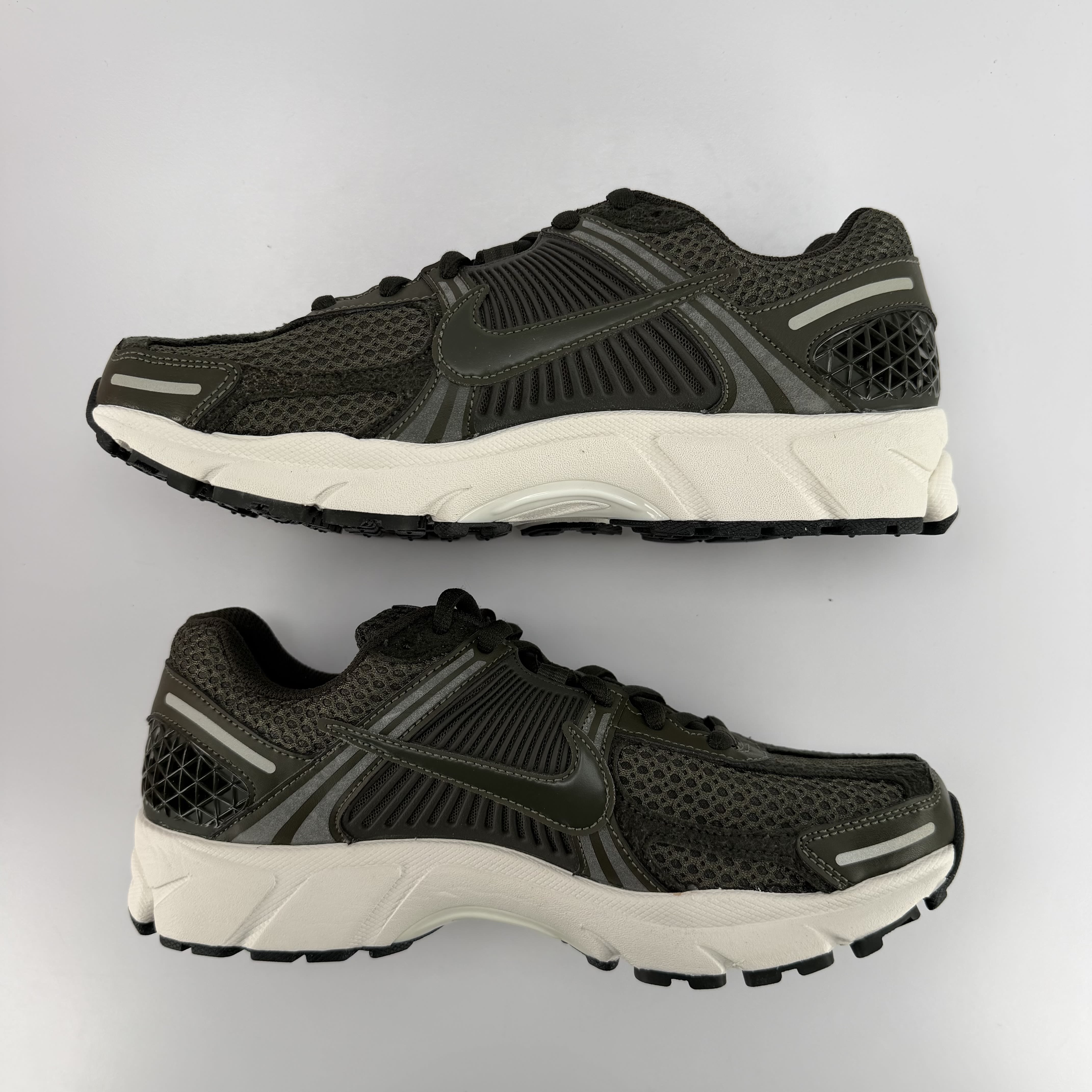 260173 Nike Zoom Vomero 5 Sequoia (Women's)