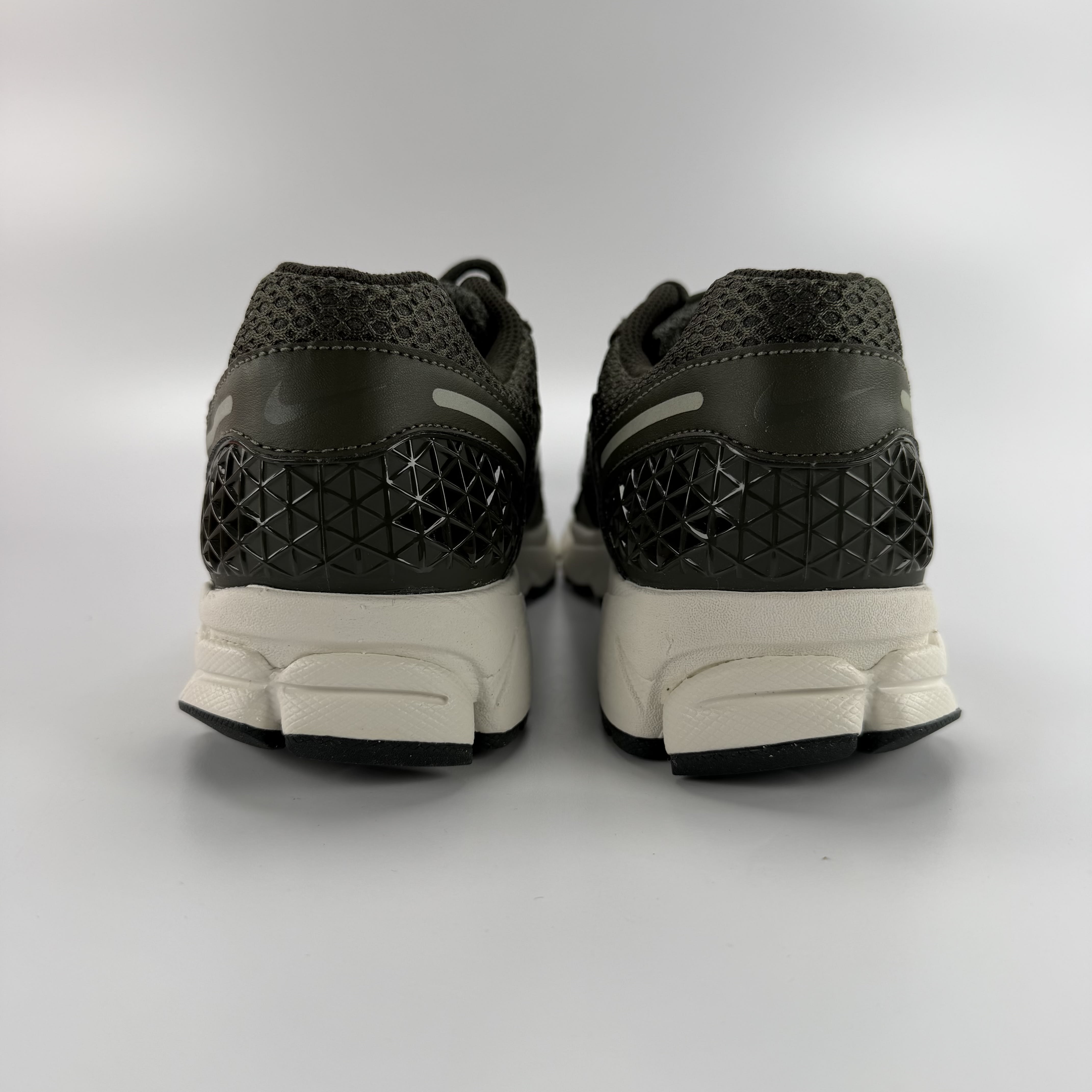 260173 Nike Zoom Vomero 5 Sequoia (Women's)