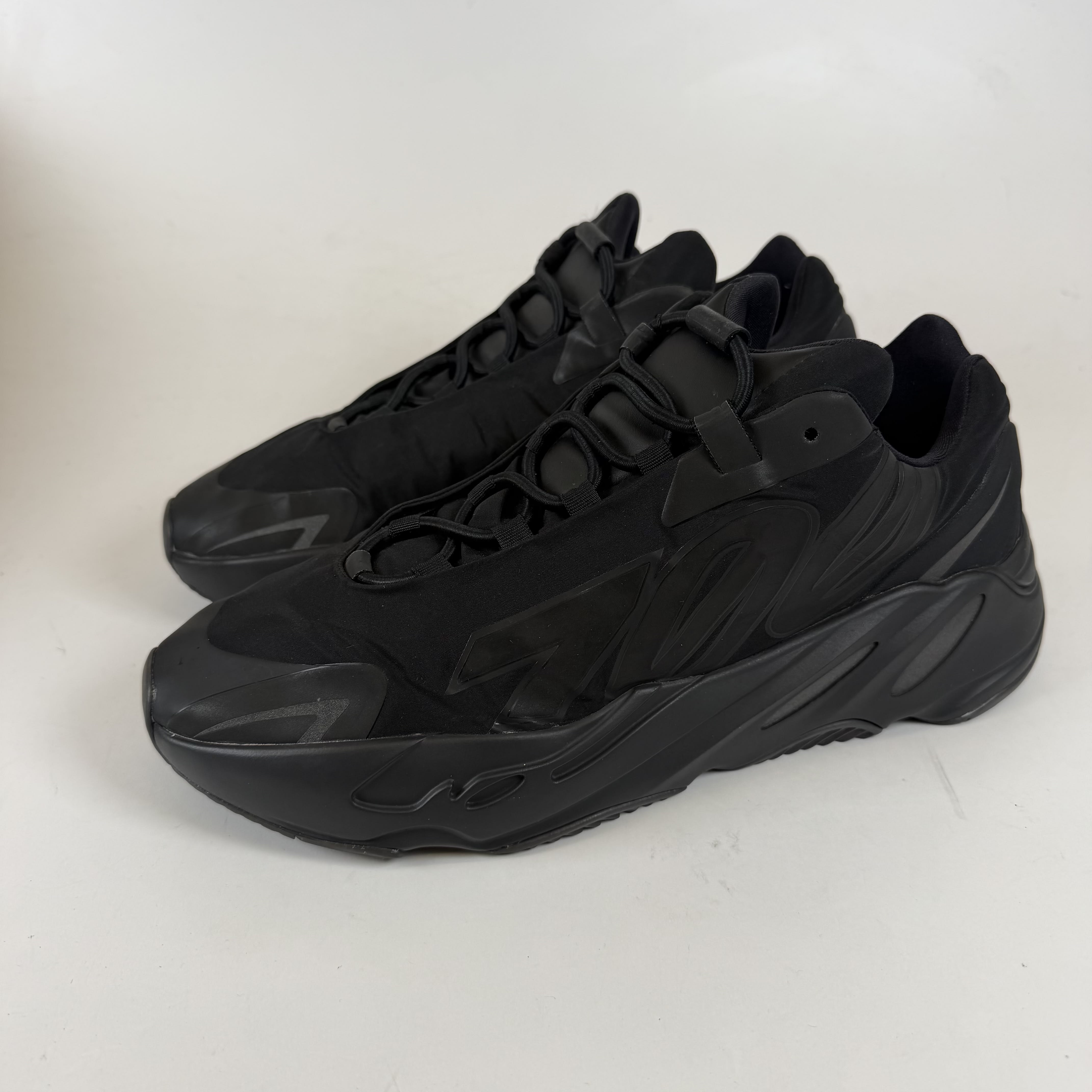 SP5633 Yeezy Boost 700 MNVN 'Triple Black'