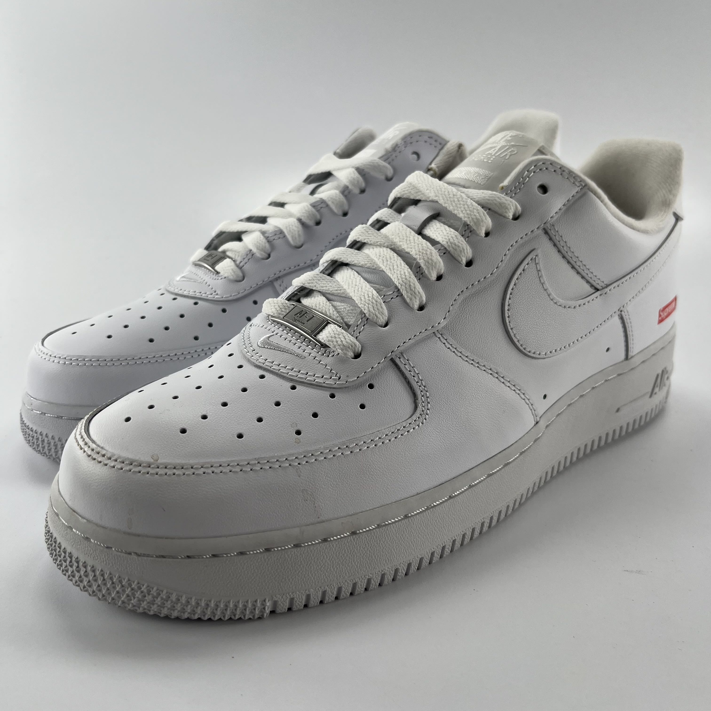 279725 Nike Air Force 1 Low Supreme White