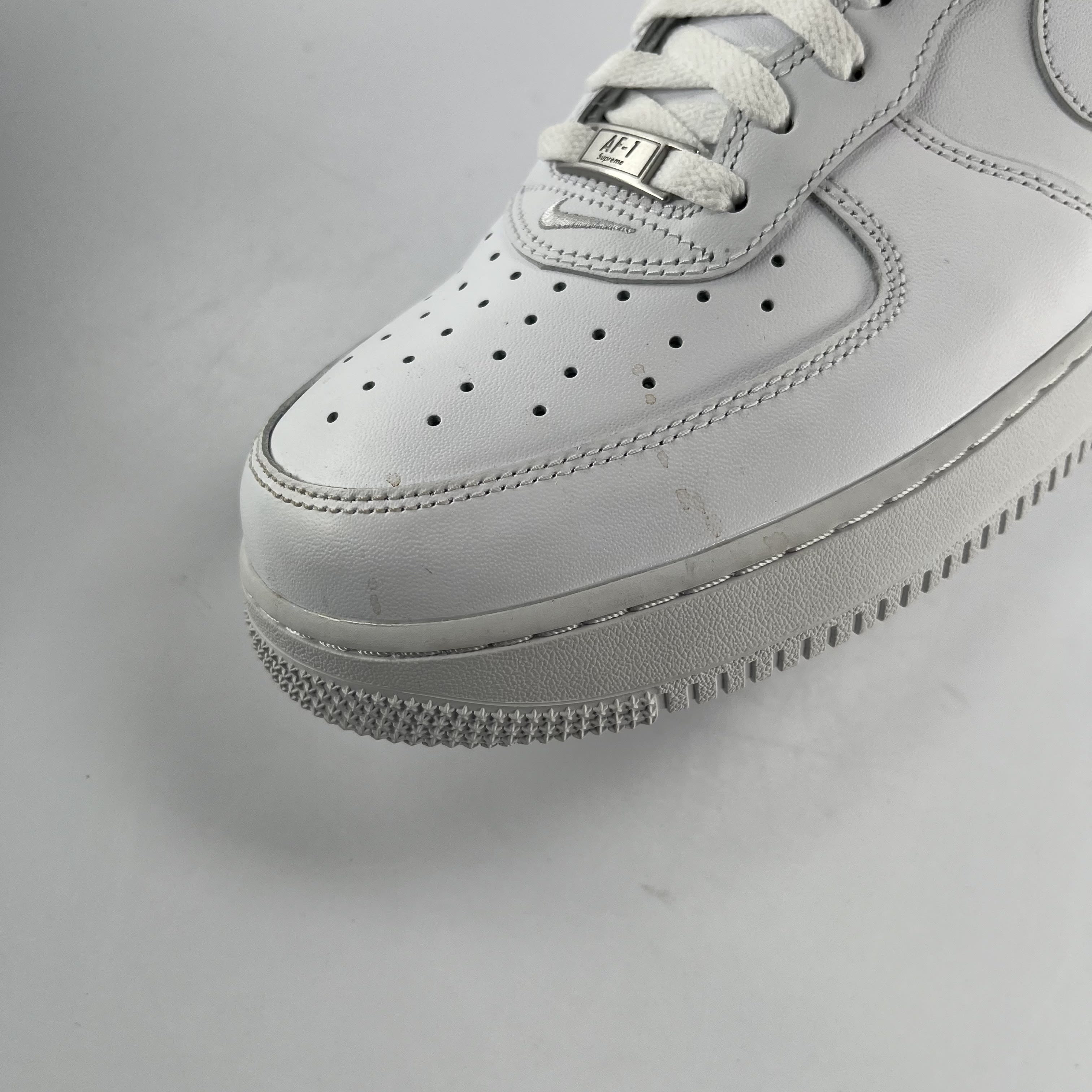 279725 Nike Air Force 1 Low Supreme White