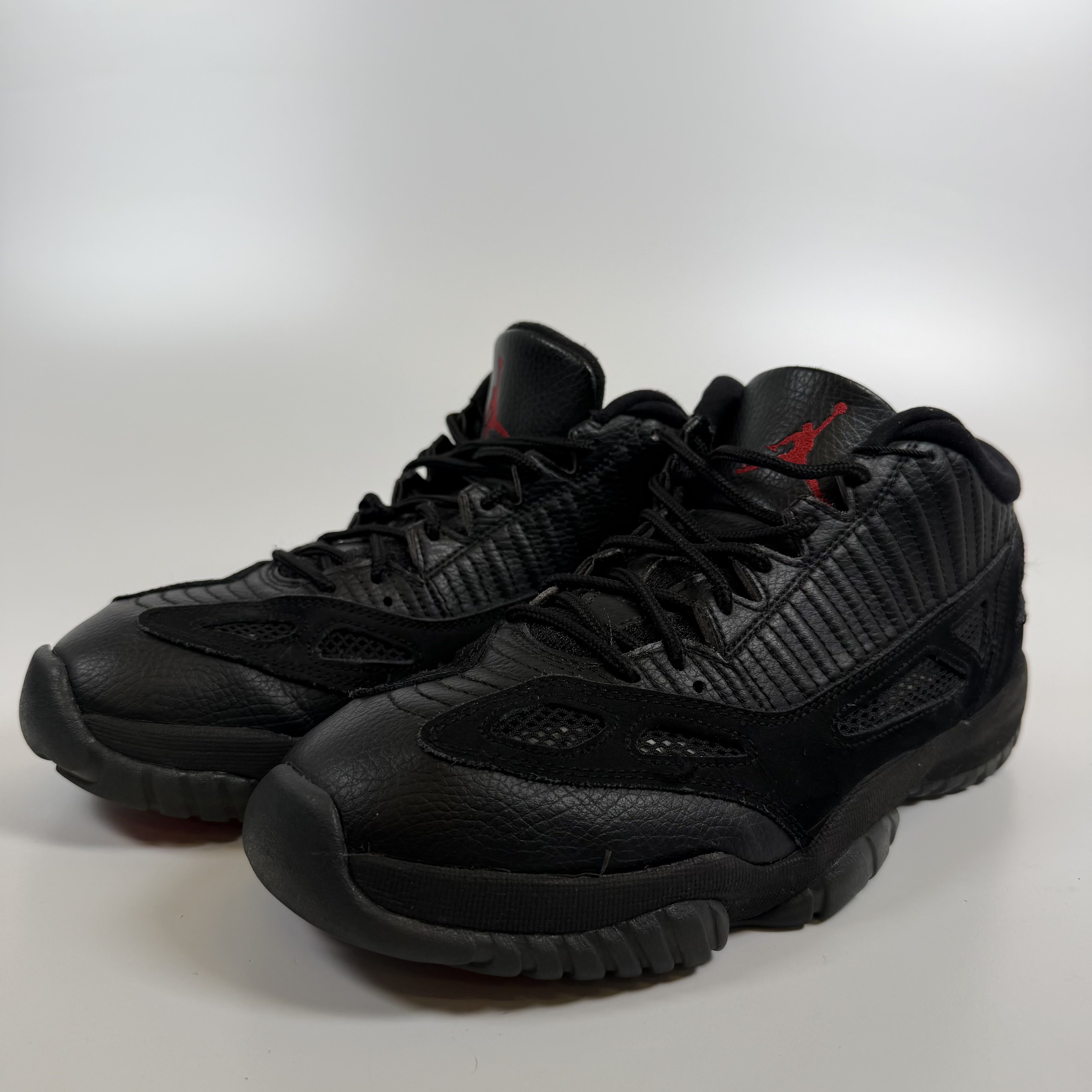 SP9025 Jordan 11 Retro Low IE Referee (2015)