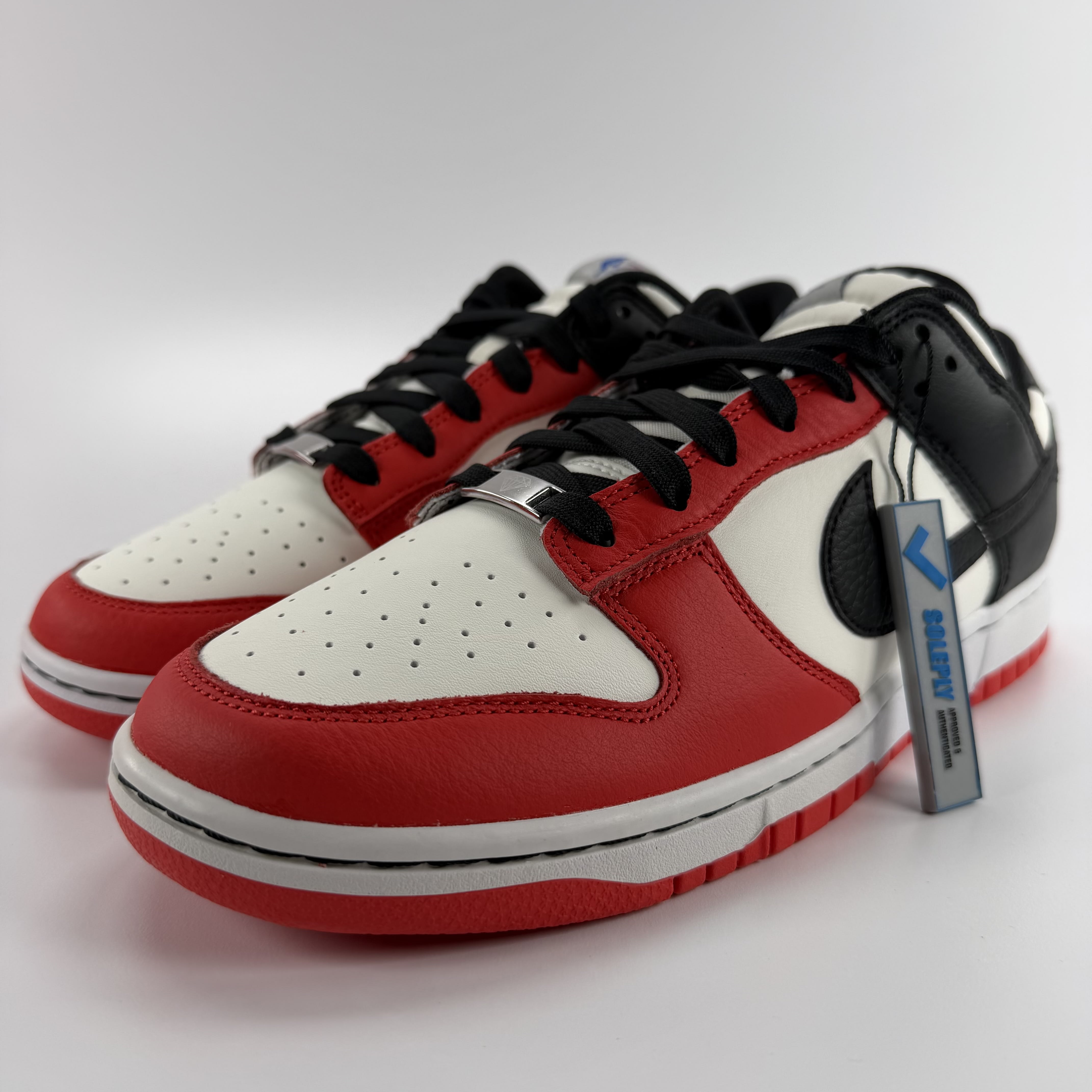 324972 Nike Dunk Low EMB NBA 75th Anniversary Chicago
