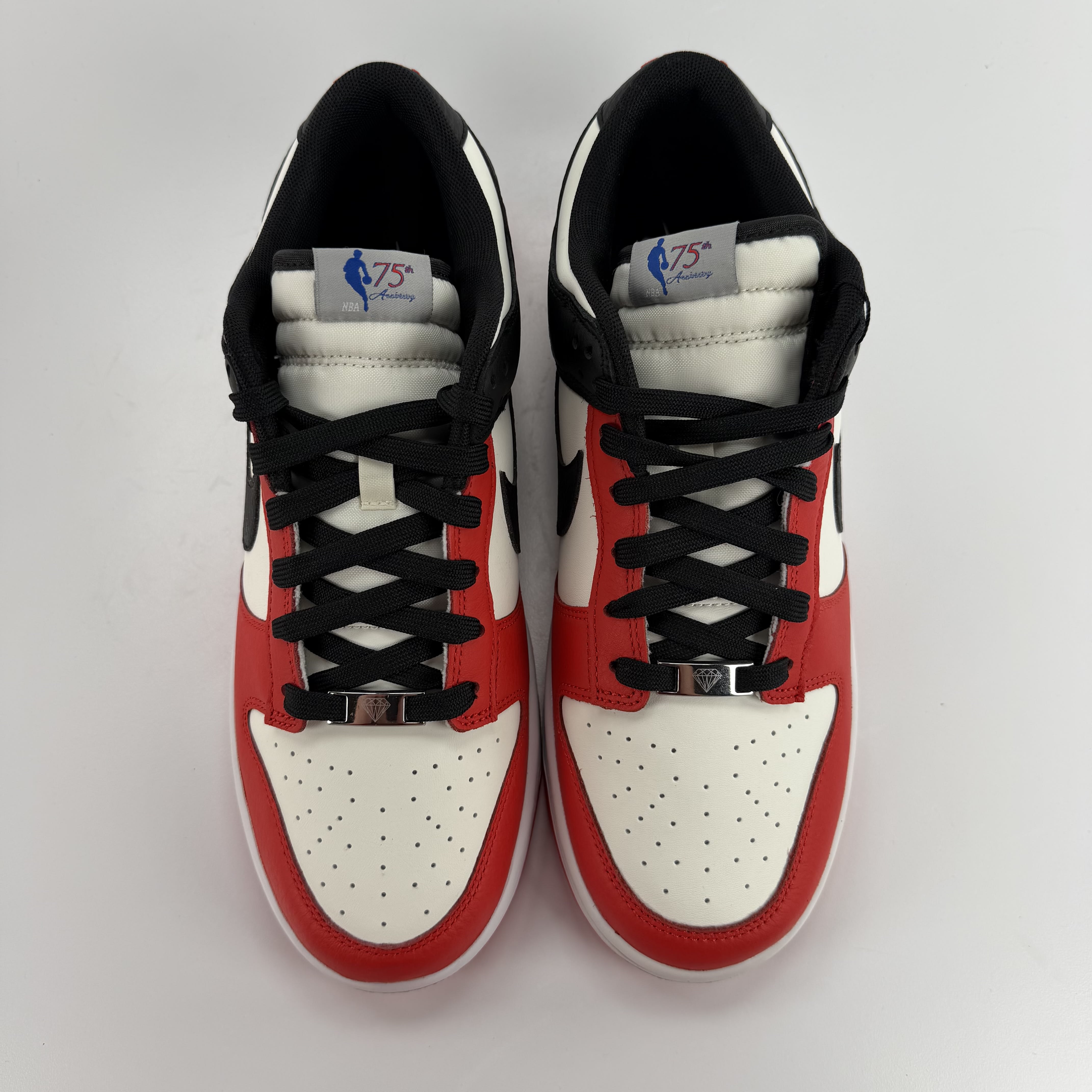 324972 Nike Dunk Low EMB NBA 75th Anniversary Chicago