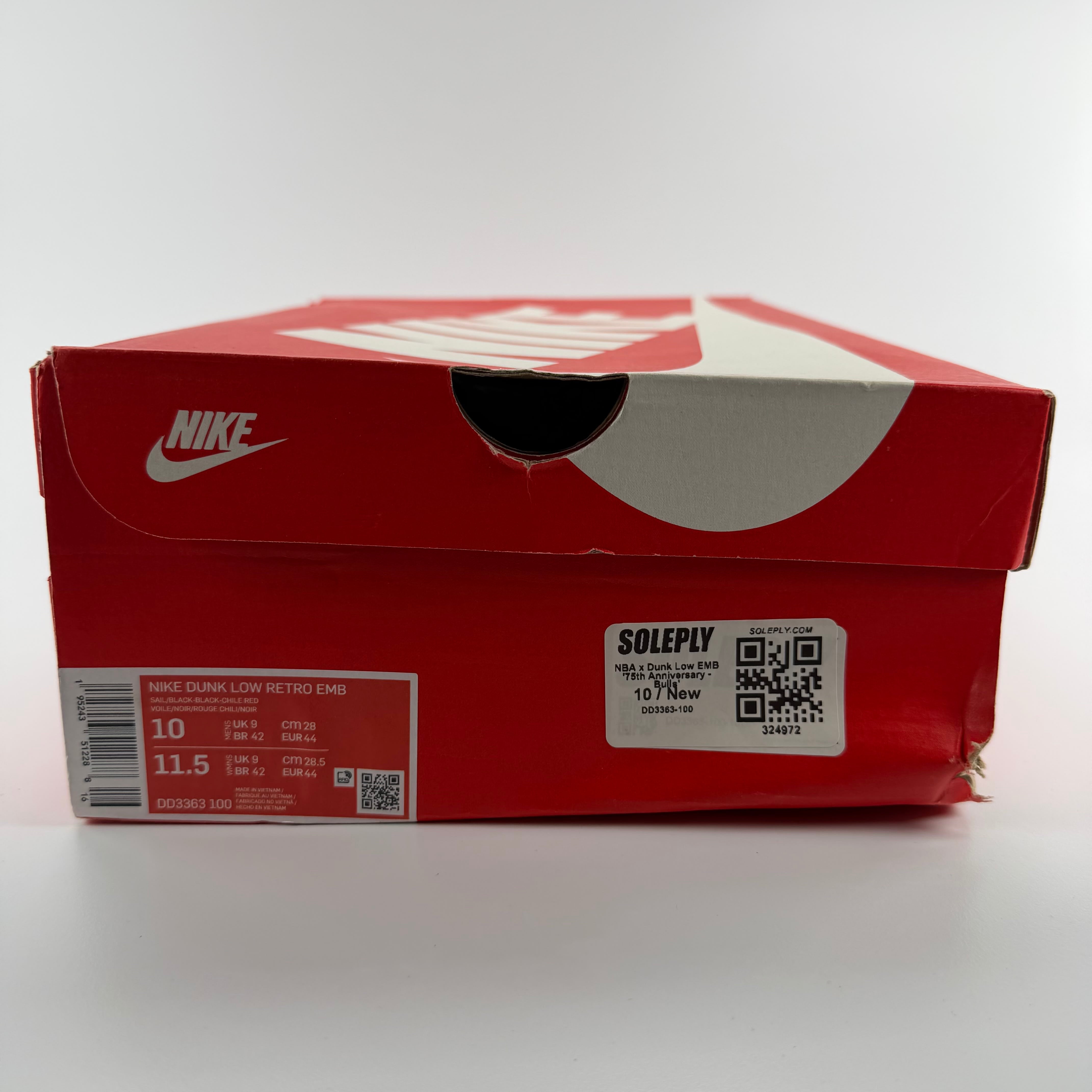 324972 Nike Dunk Low EMB NBA 75th Anniversary Chicago