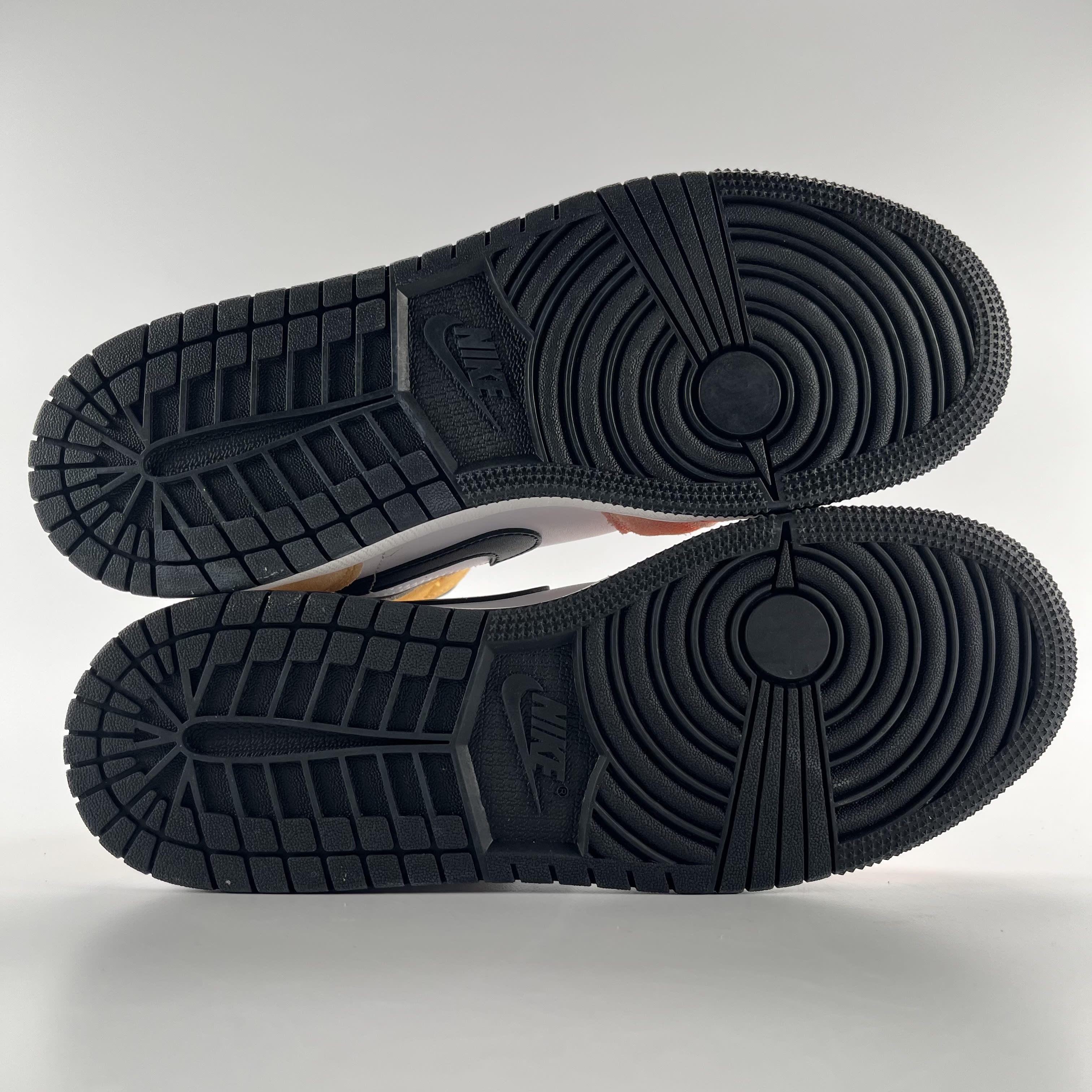 616515 Jordan 1 Mid SE Flight Club (GS)