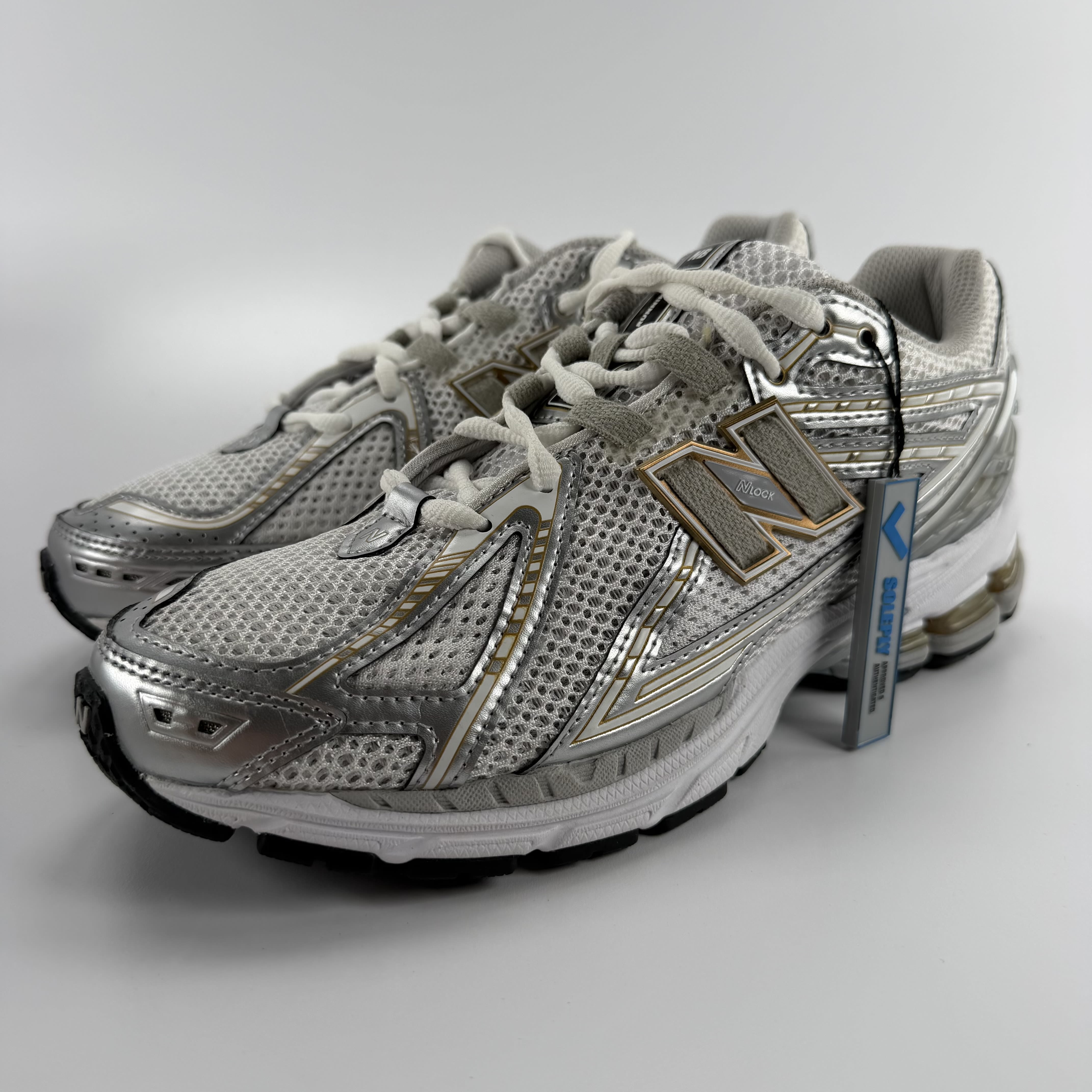 323038 New Balance 1906R White Rain Cloud Silver Metallic