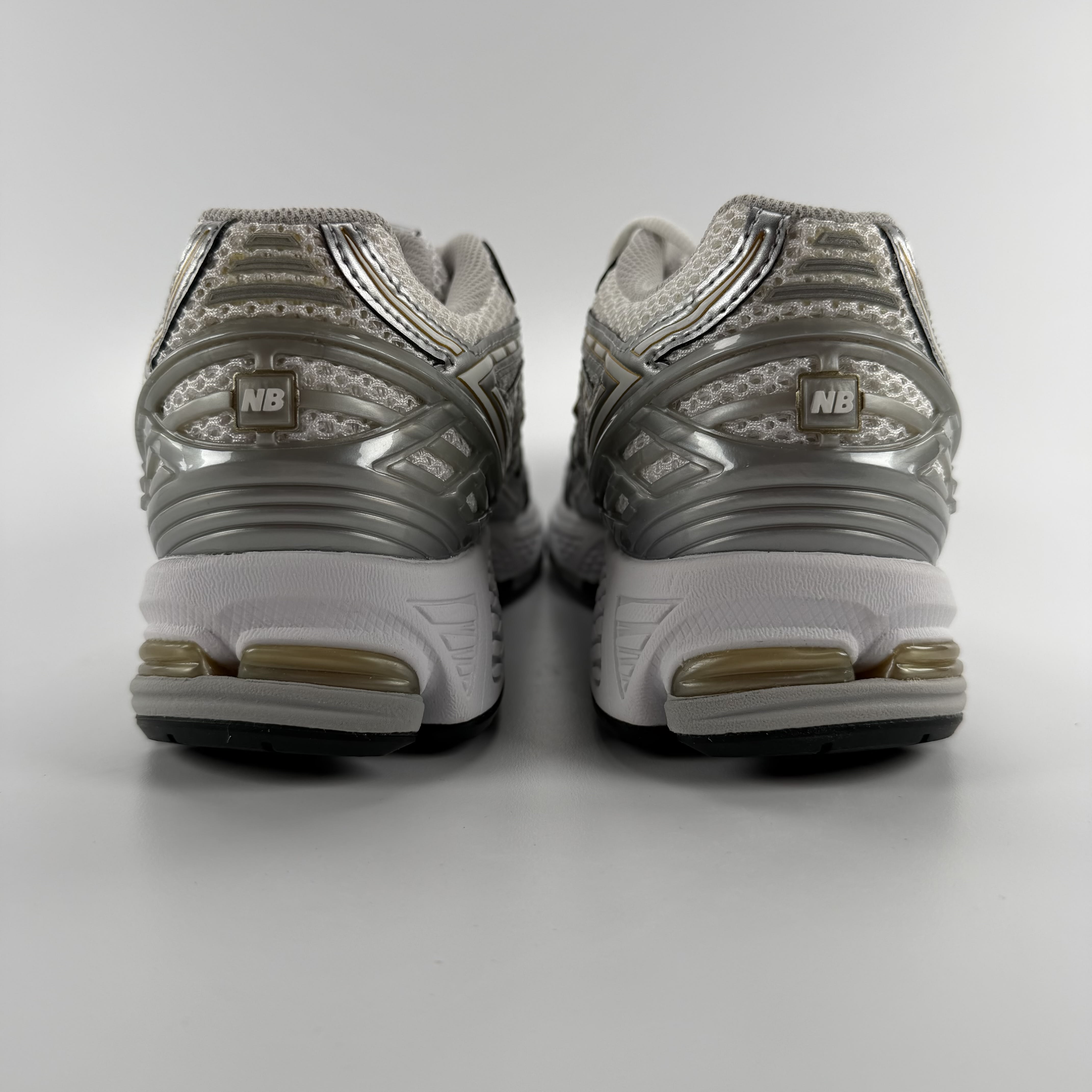 323038 New Balance 1906R White Rain Cloud Silver Metallic