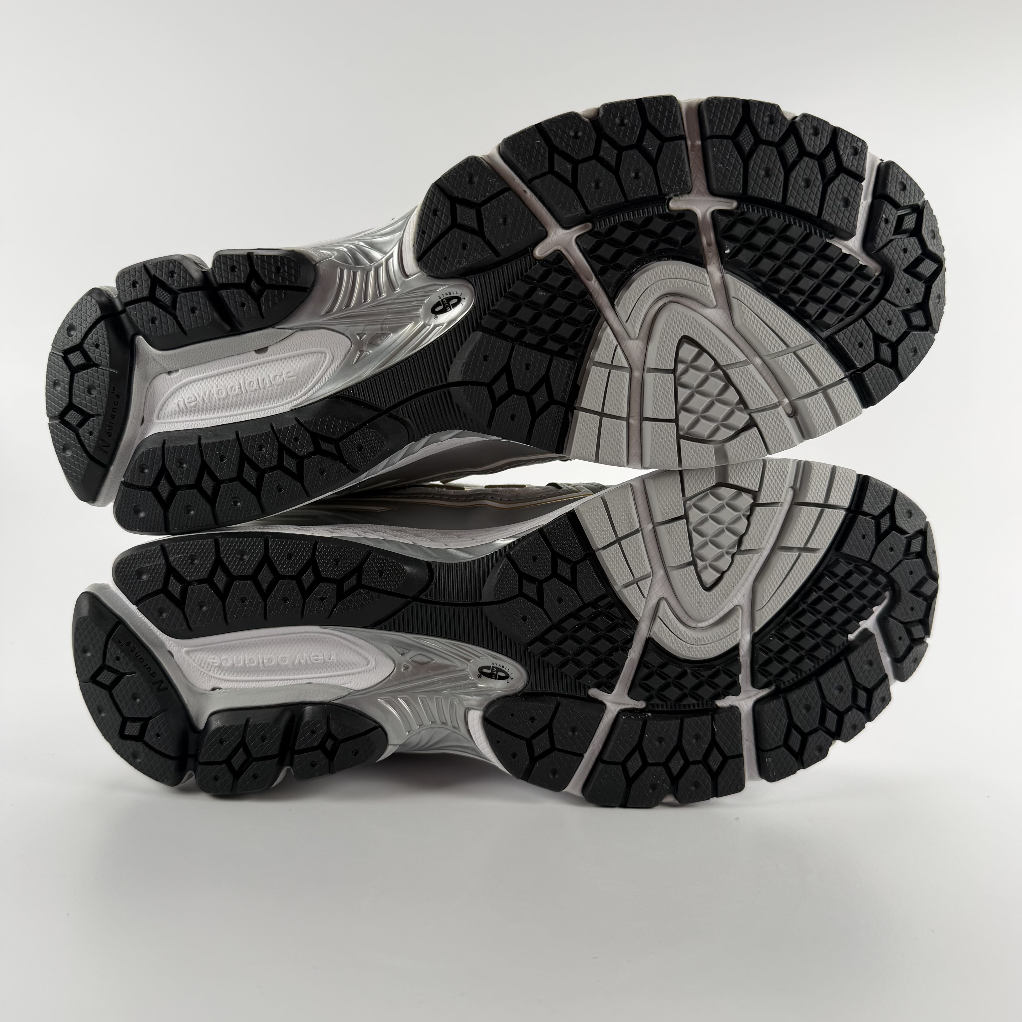 323038 New Balance 1906R White Rain Cloud Silver Metallic