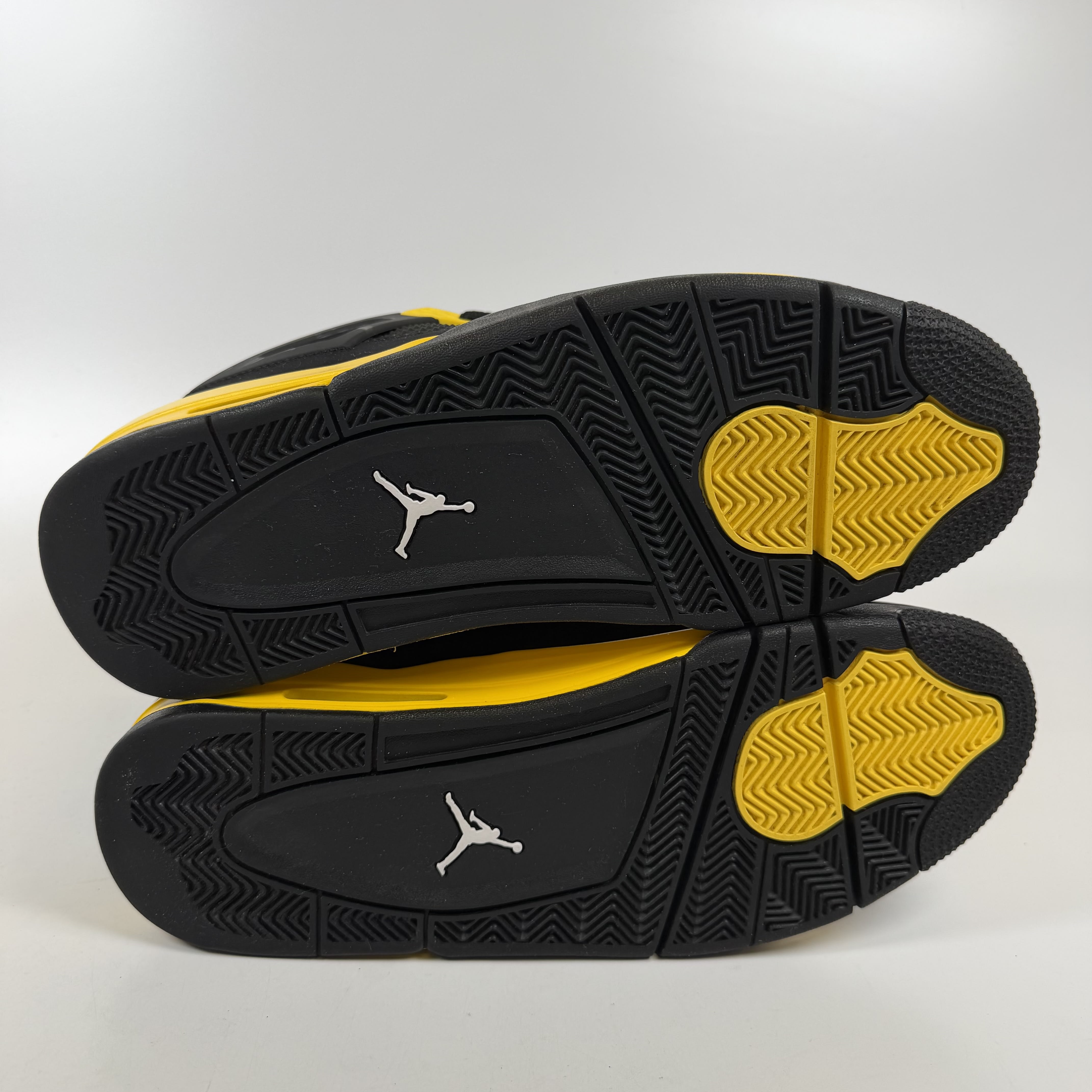 SP12076 Jordan 4 Retro Thunder (2023)