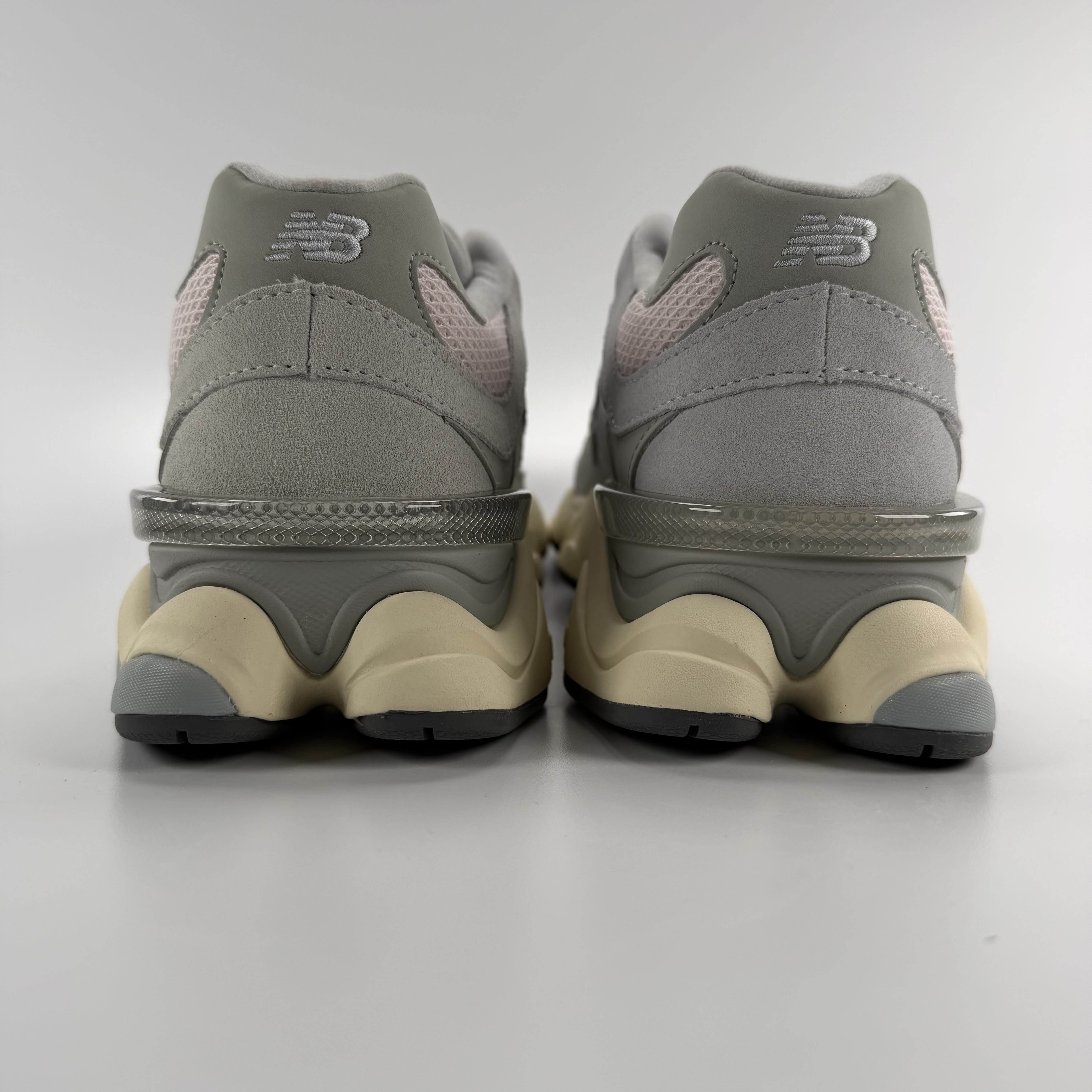 392785 New Balance 9060 Granite Pink