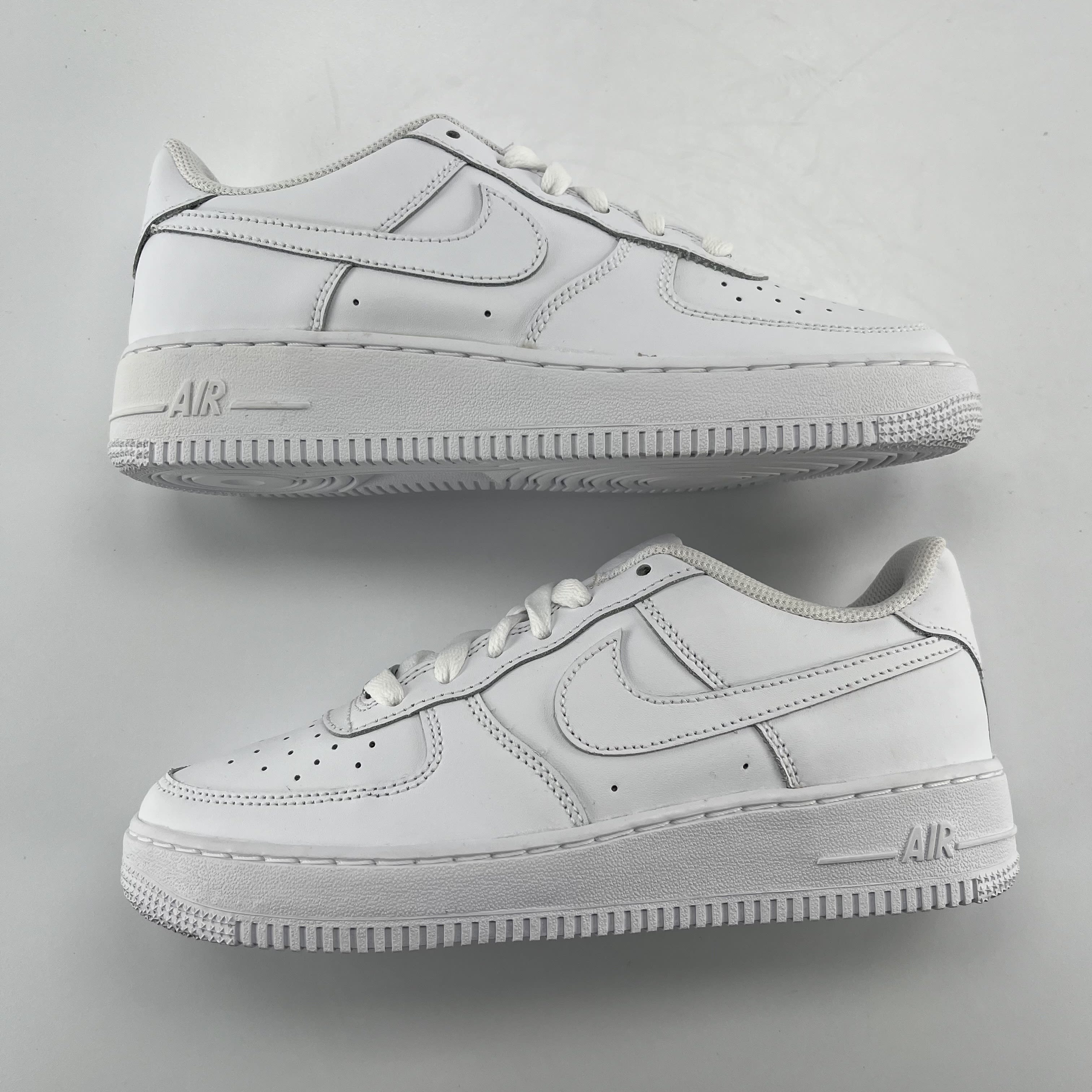 722156 Nike Air Force 1 LE (GS) 'Triple White'