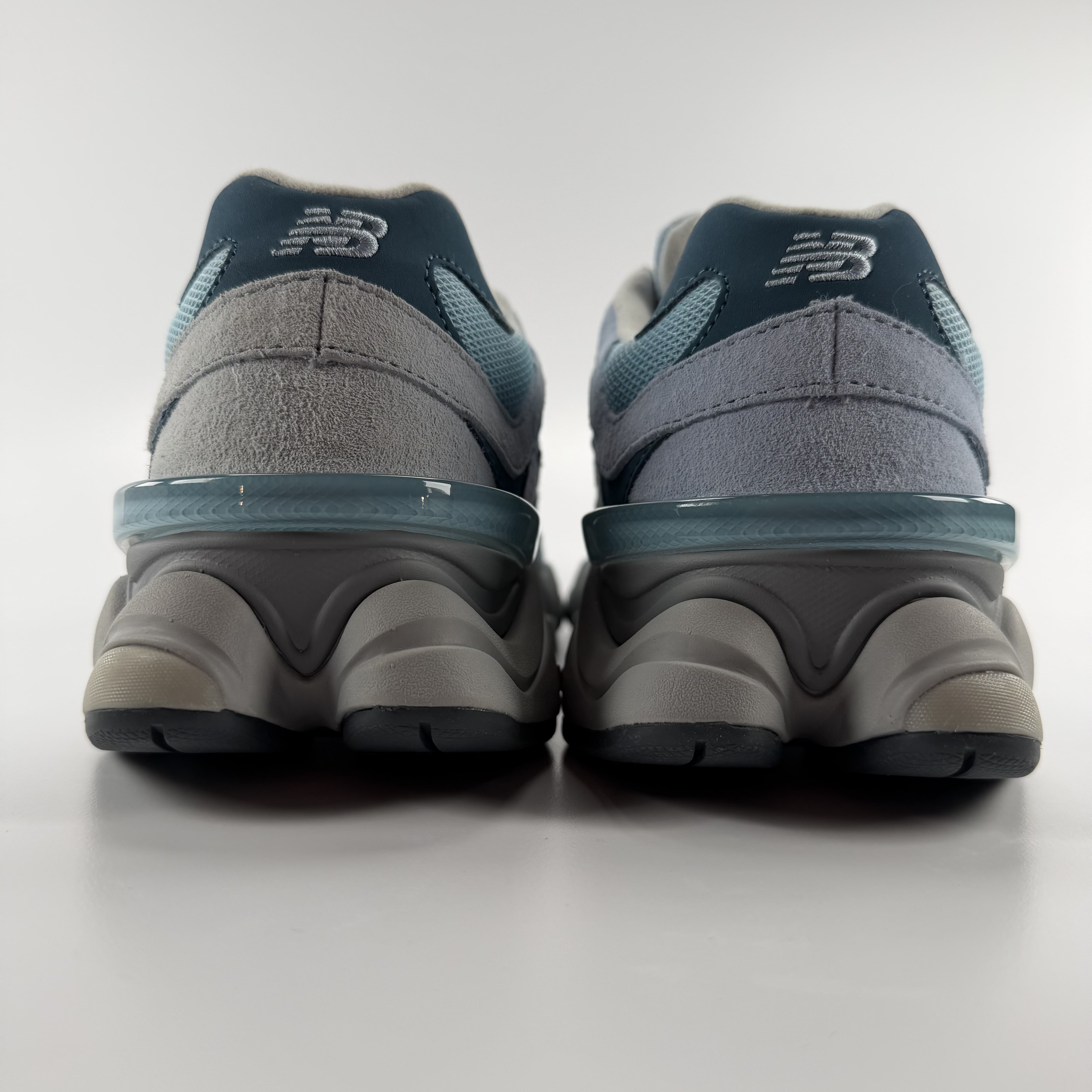 262840 New Balance 9060 Chrome Blue