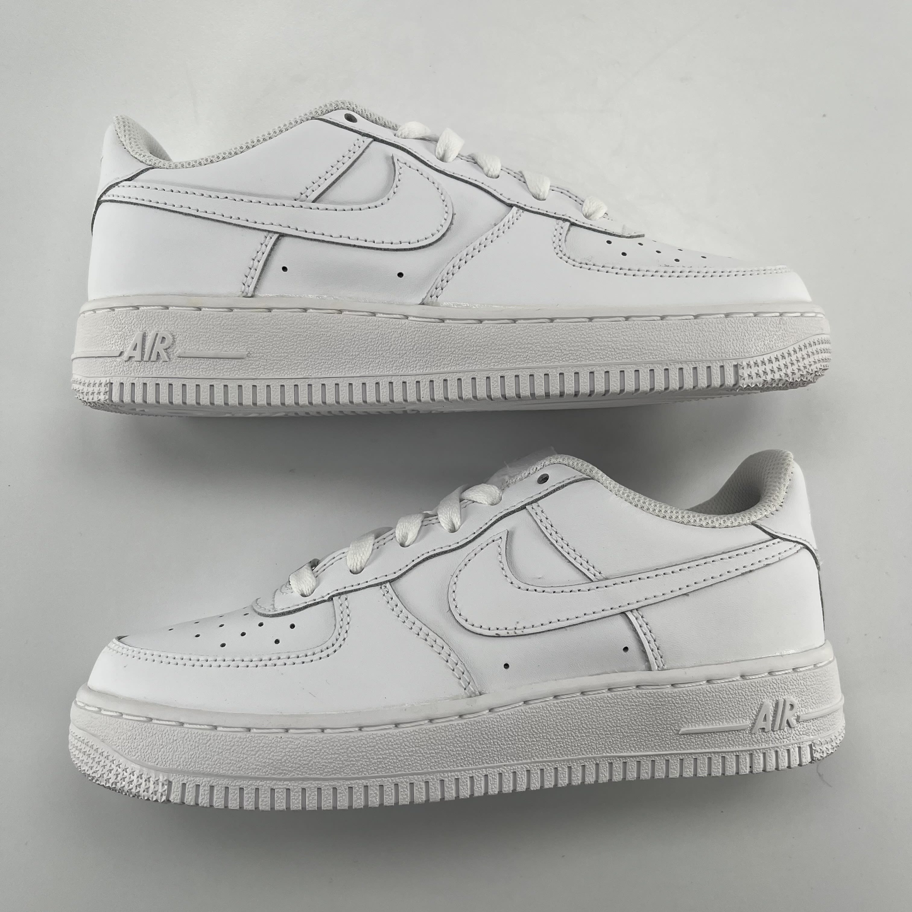 389965 Nike Air Force 1 LE (GS) 'Triple White'