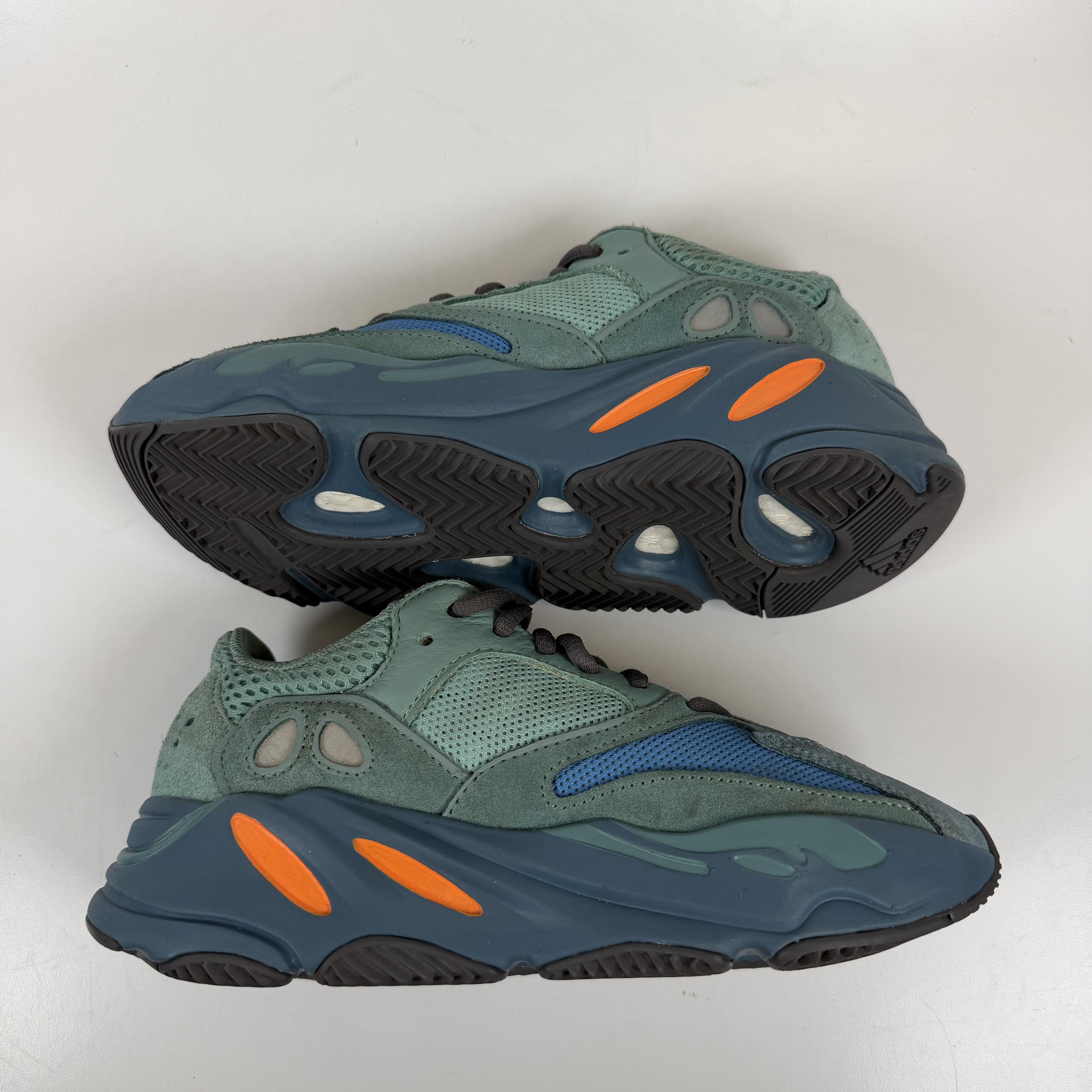 SP13425 adidas Yeezy Boost 700 Faded Azure