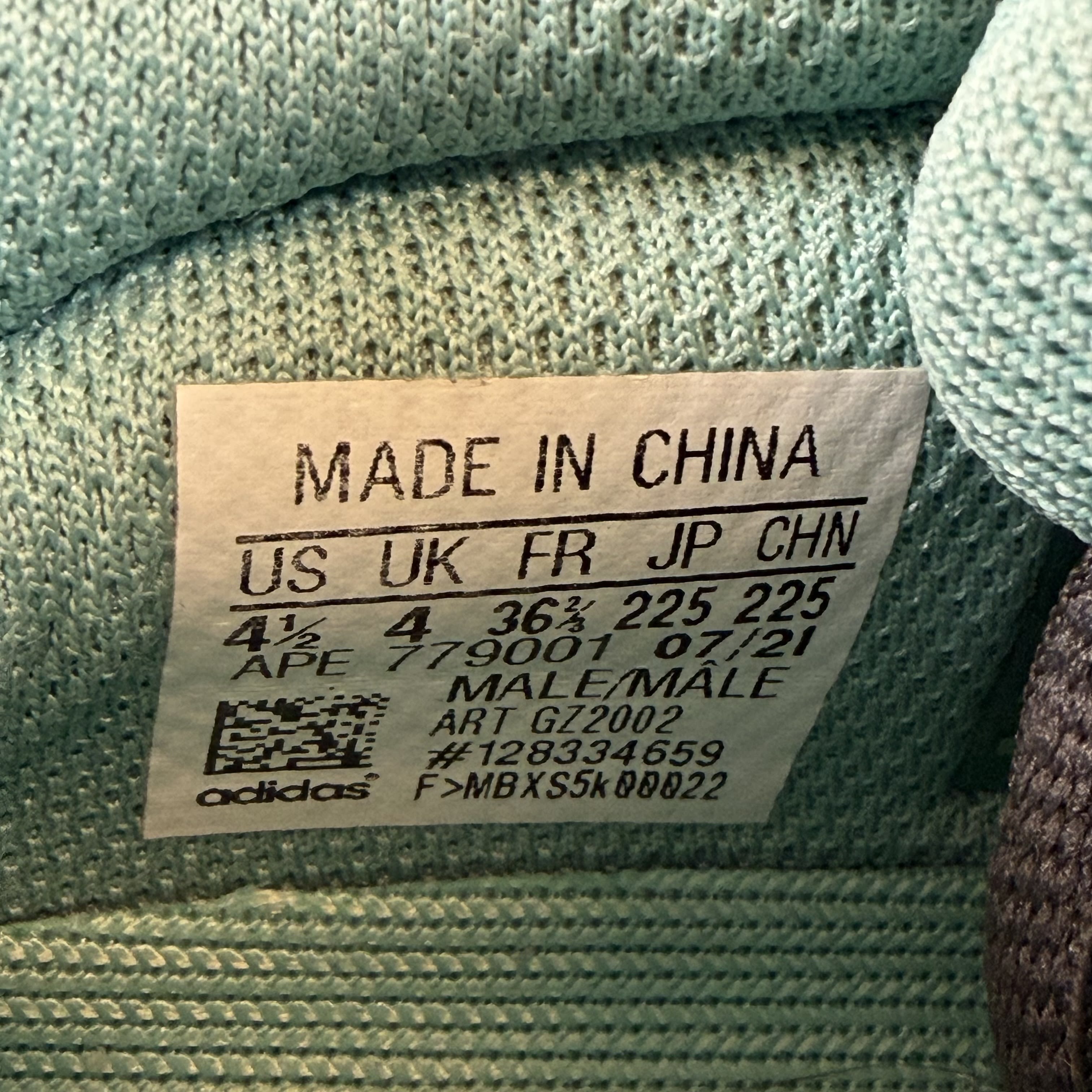 SP13425 adidas Yeezy Boost 700 Faded Azure