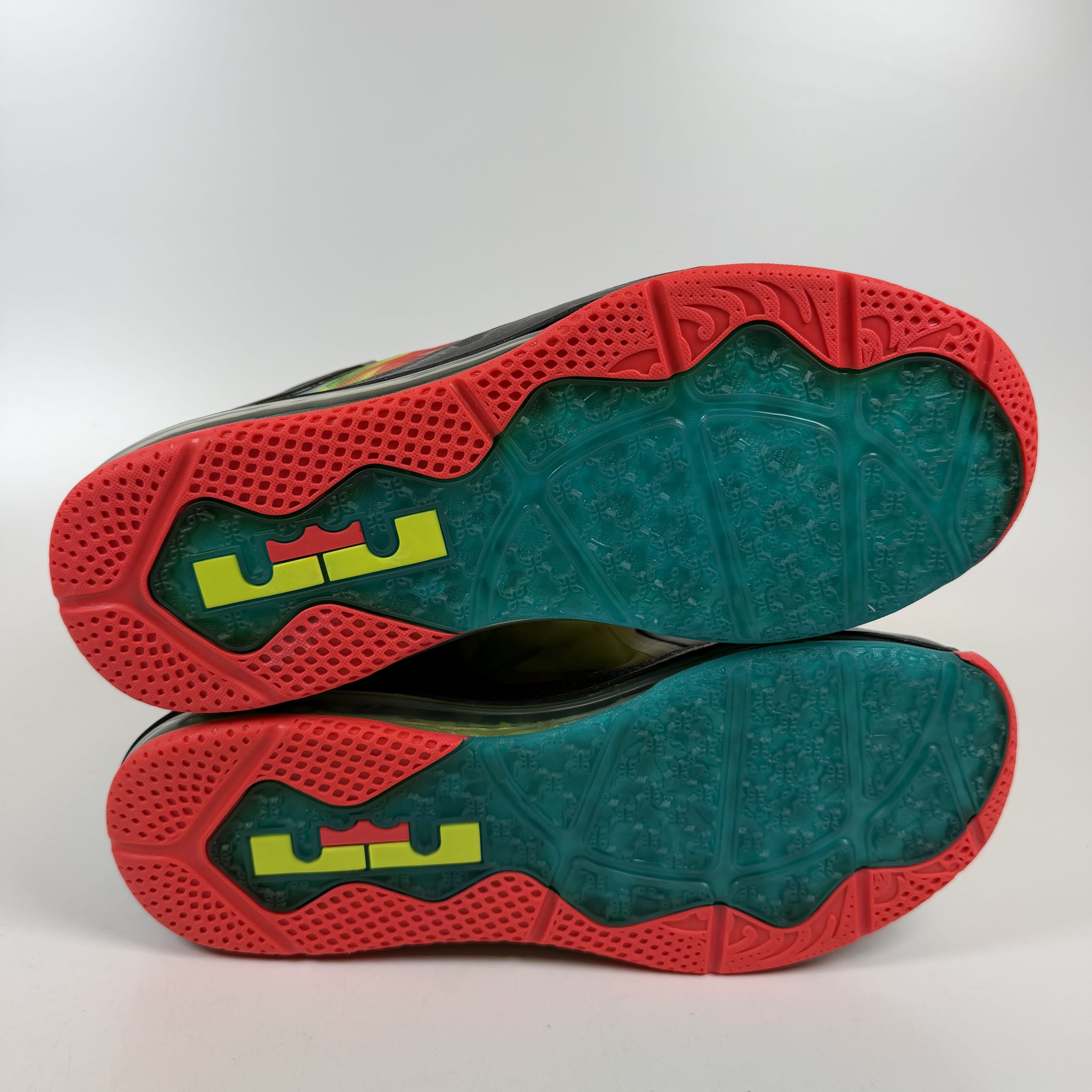 SP13980 Nike LeBron 11 Low SE Multi-Color