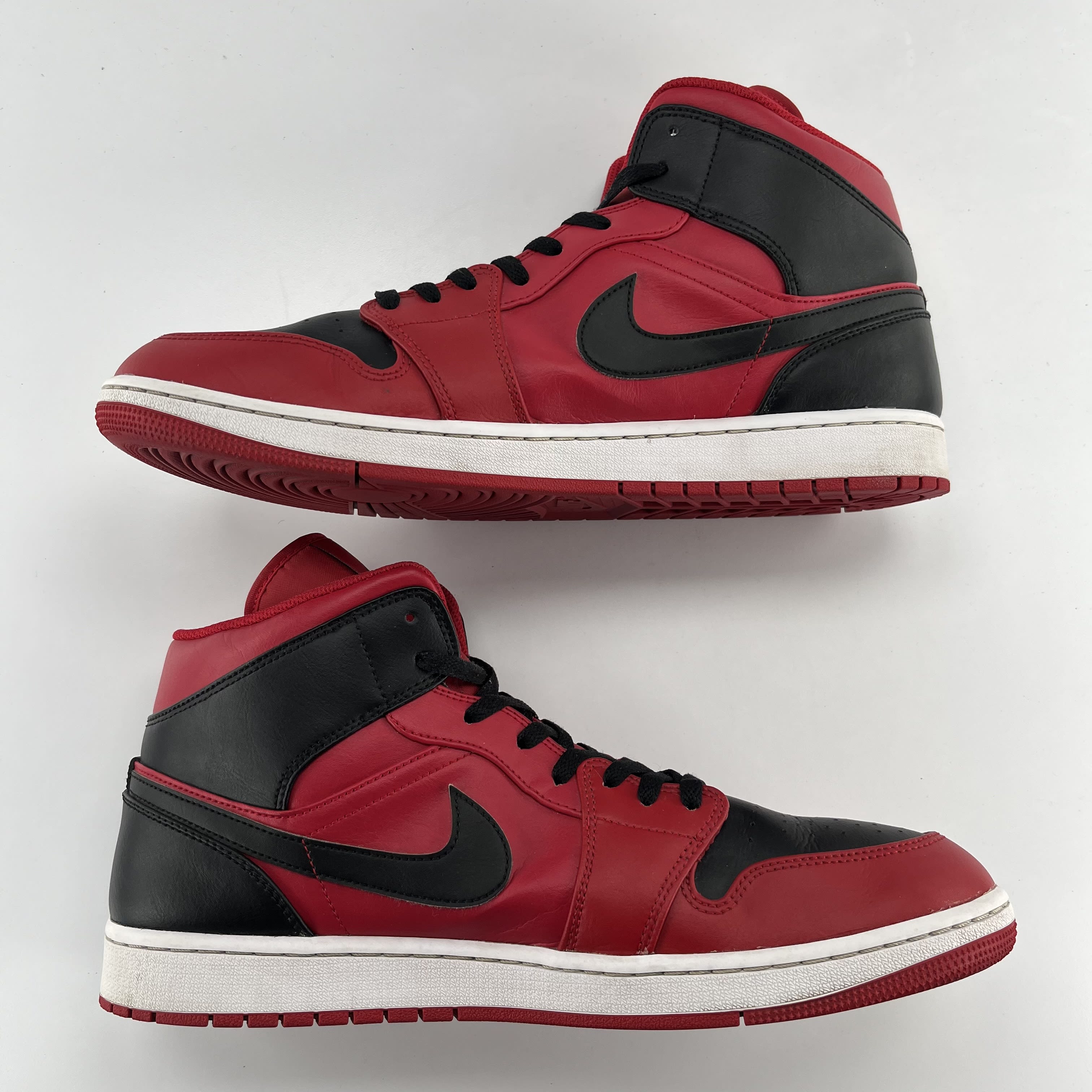 691538 Jordan 1 Mid Reverse Bred (2021)