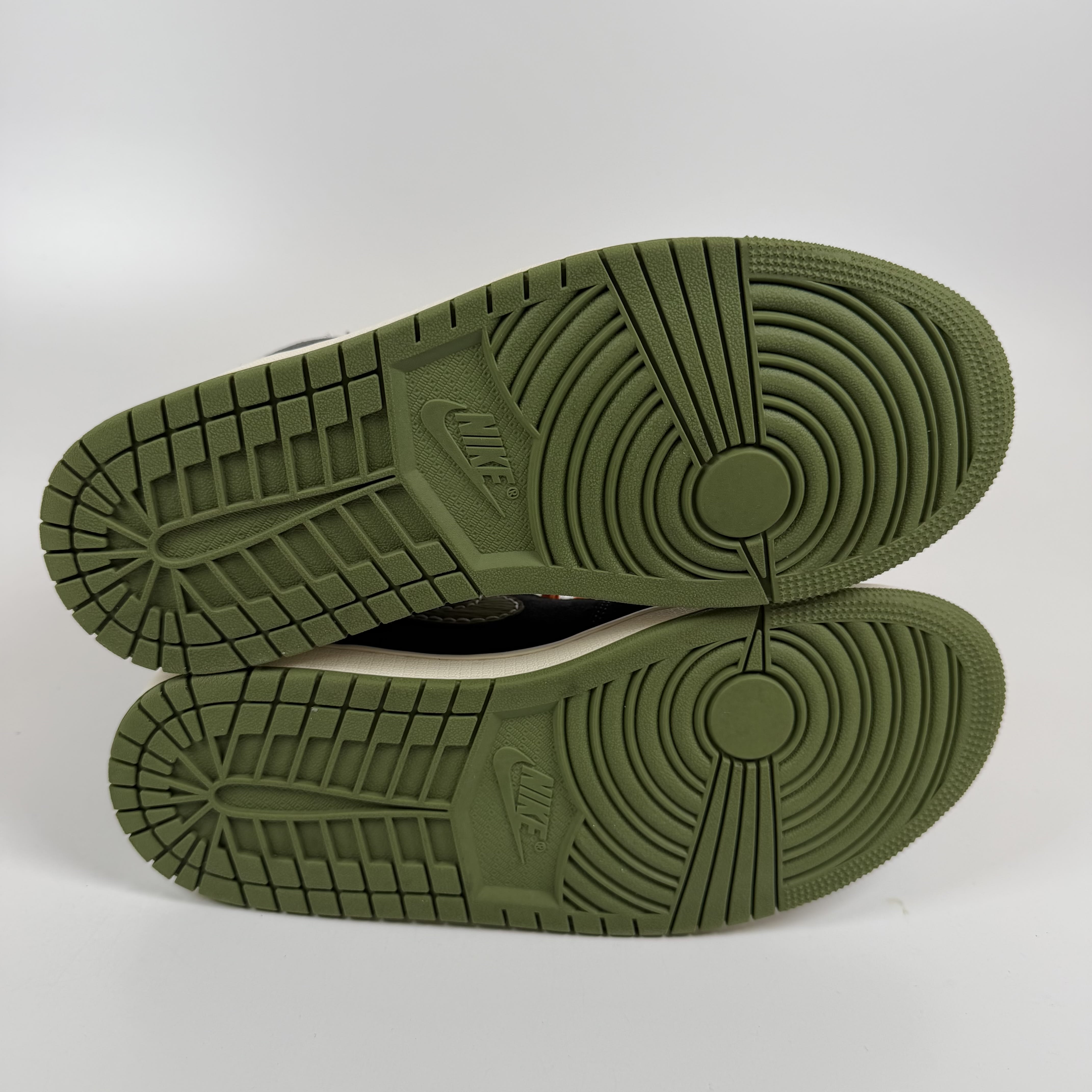 516355 Jordan 1 Mid SE Craft Anthracite Light Olive