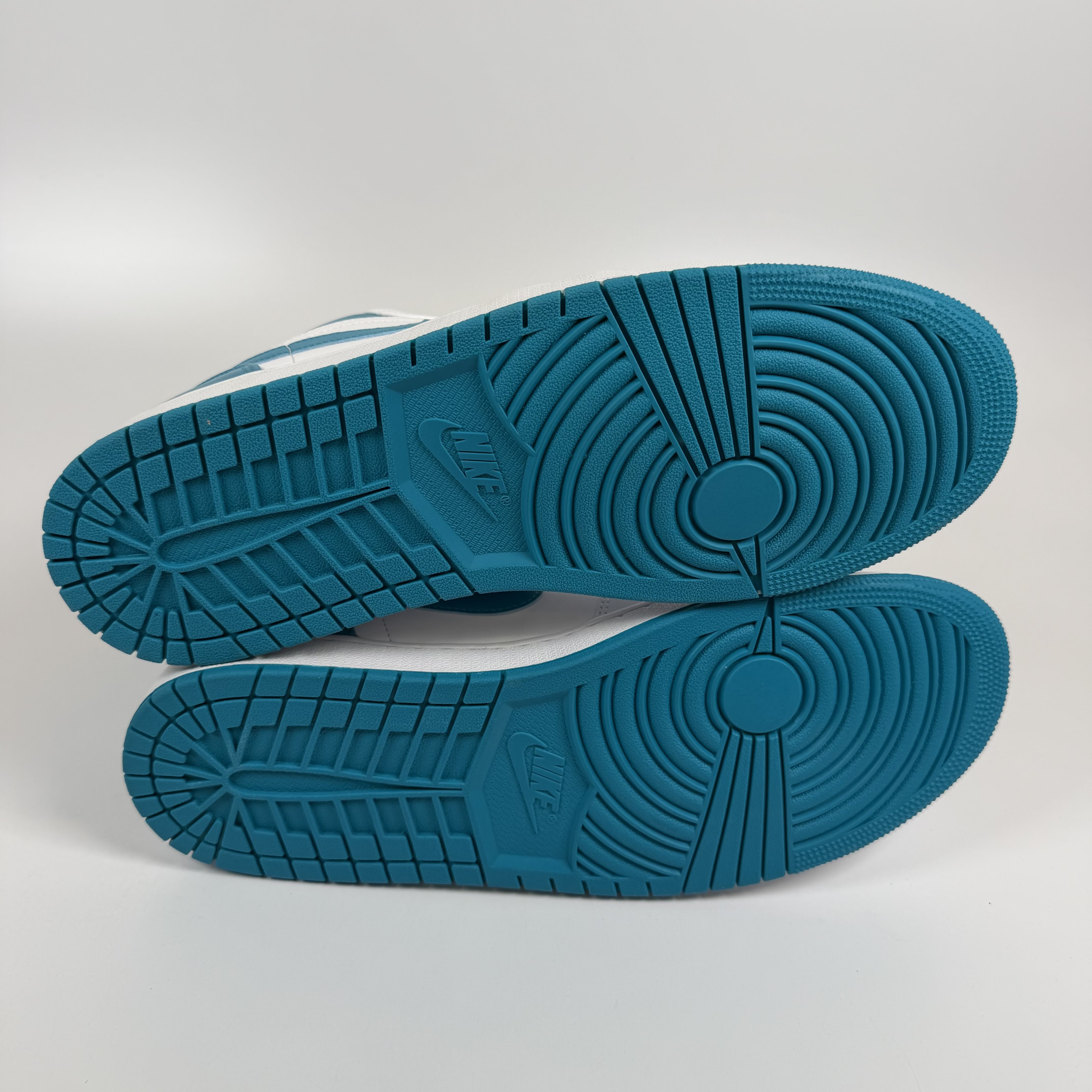 722503 Air Jordan 1 Low 'Aquatone'