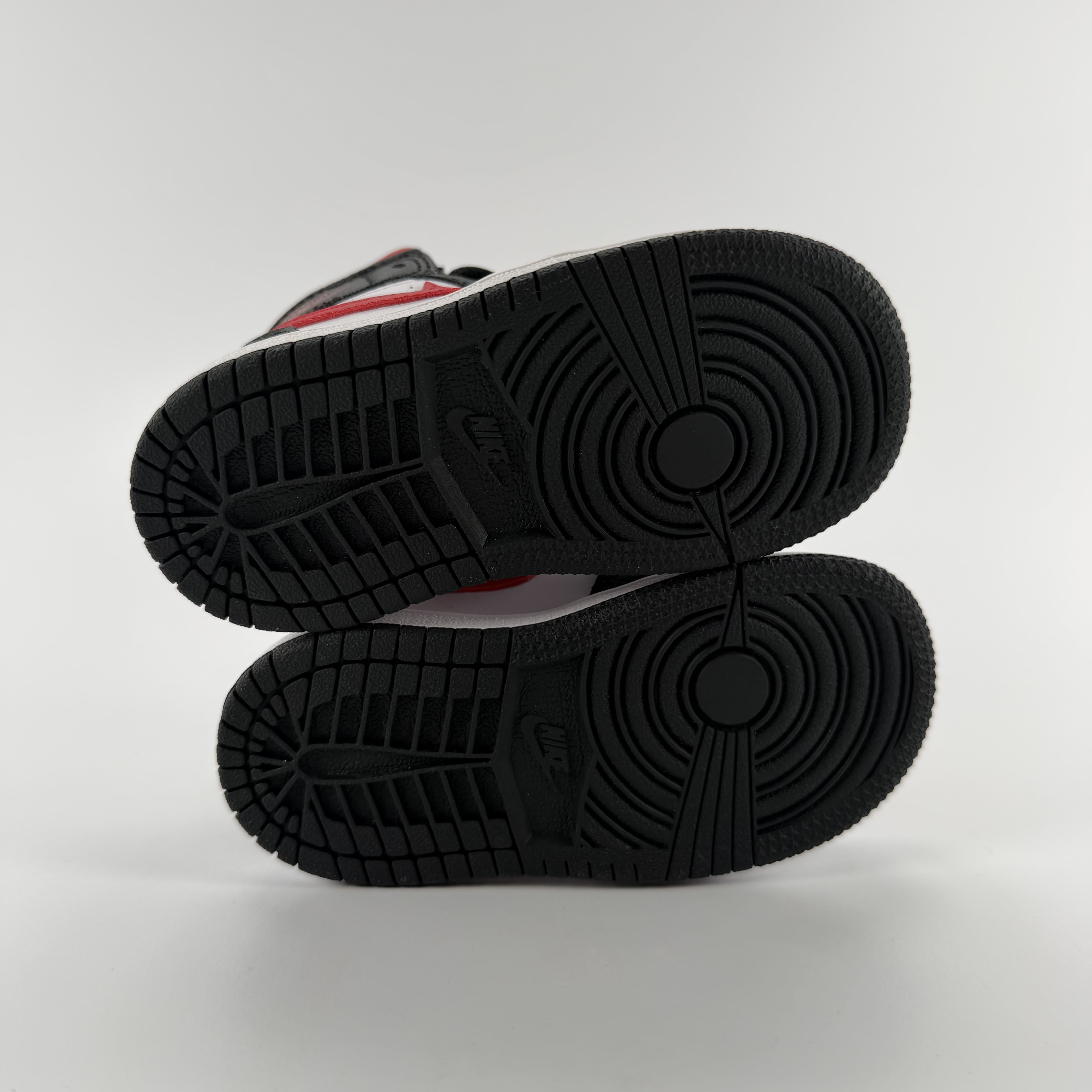 282747 Jordan 1 Mid Black Fire Red (TD)