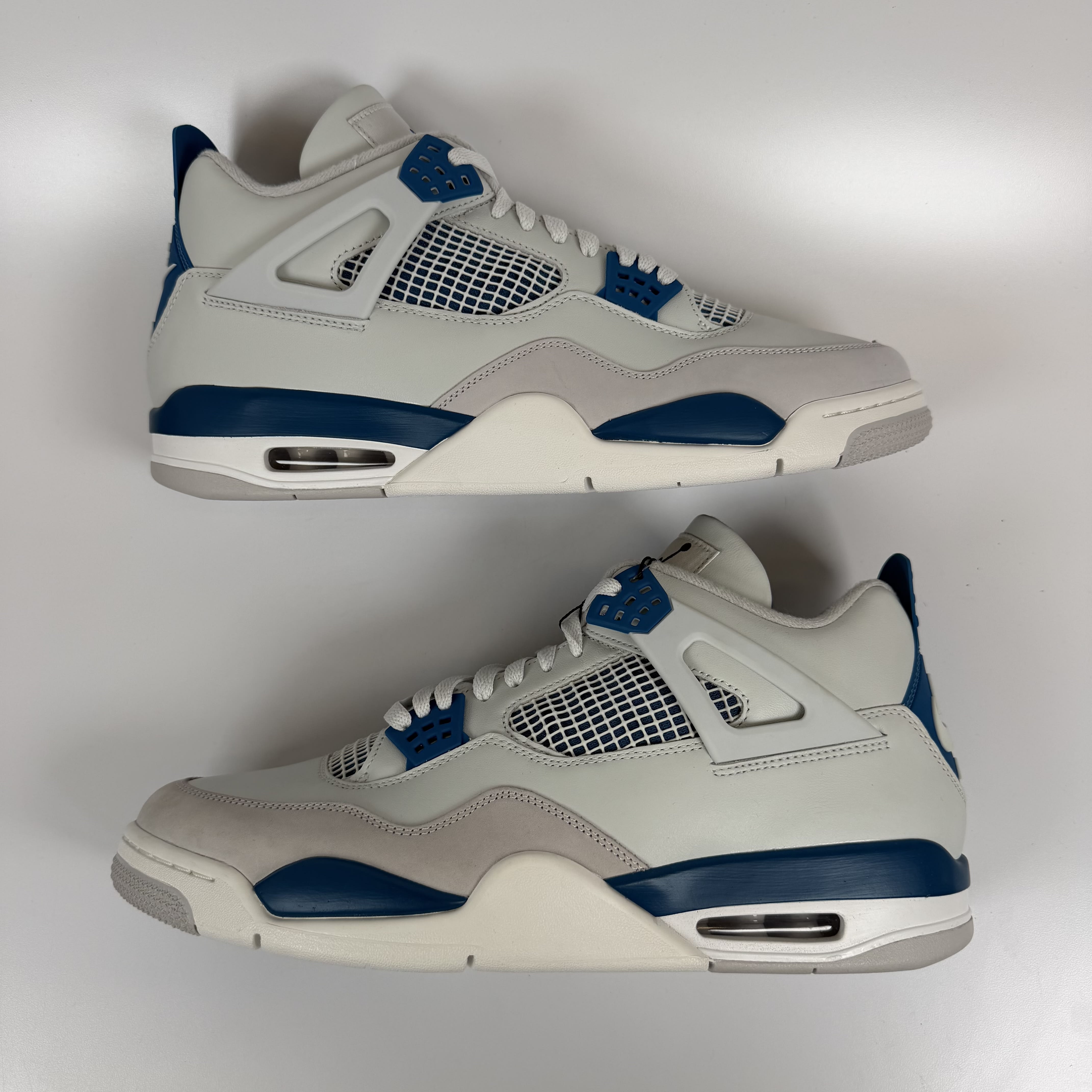 266840 Jordan 4 Retro Military Blue (2024)