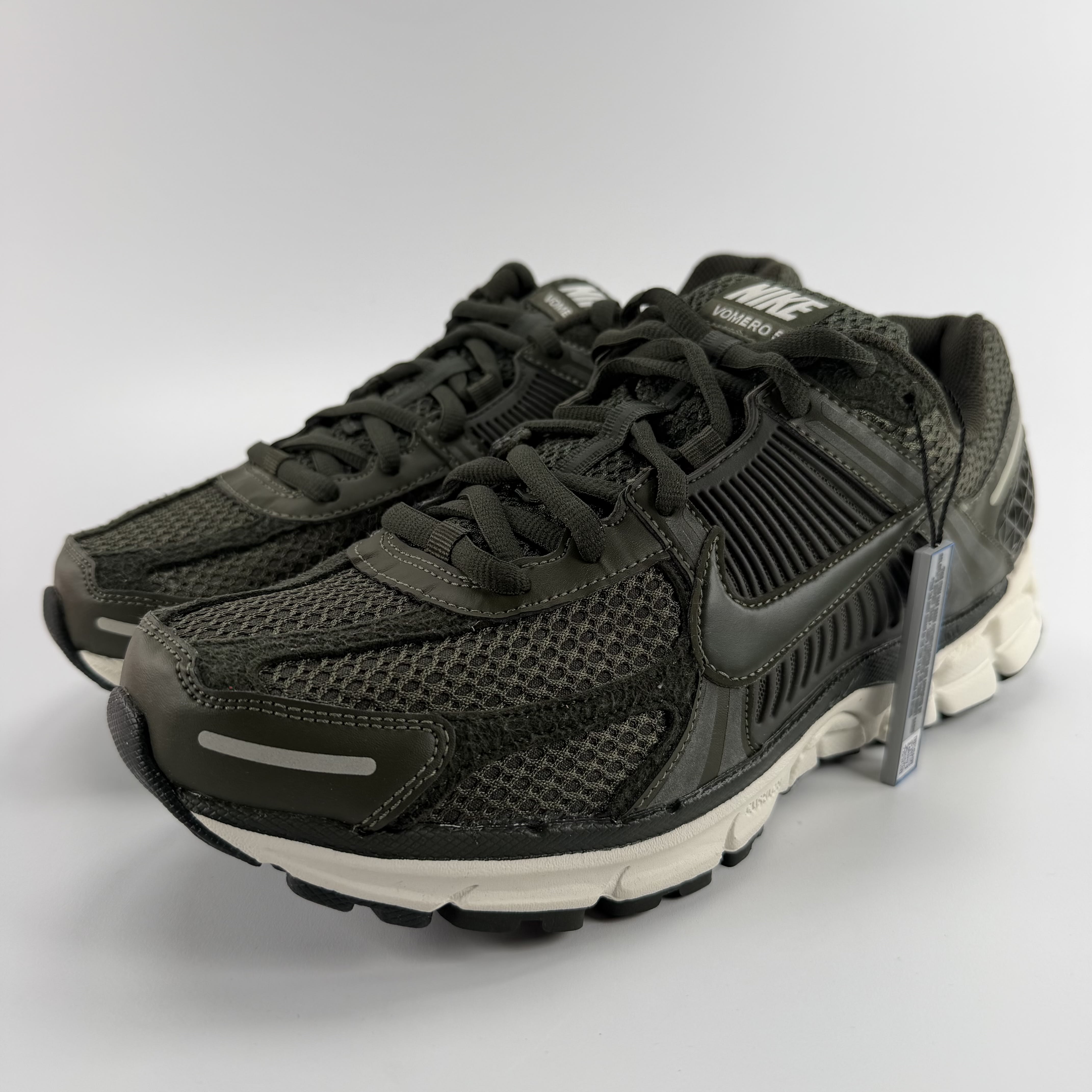 260174 Nike Zoom Vomero 5 Sequoia (Women's)