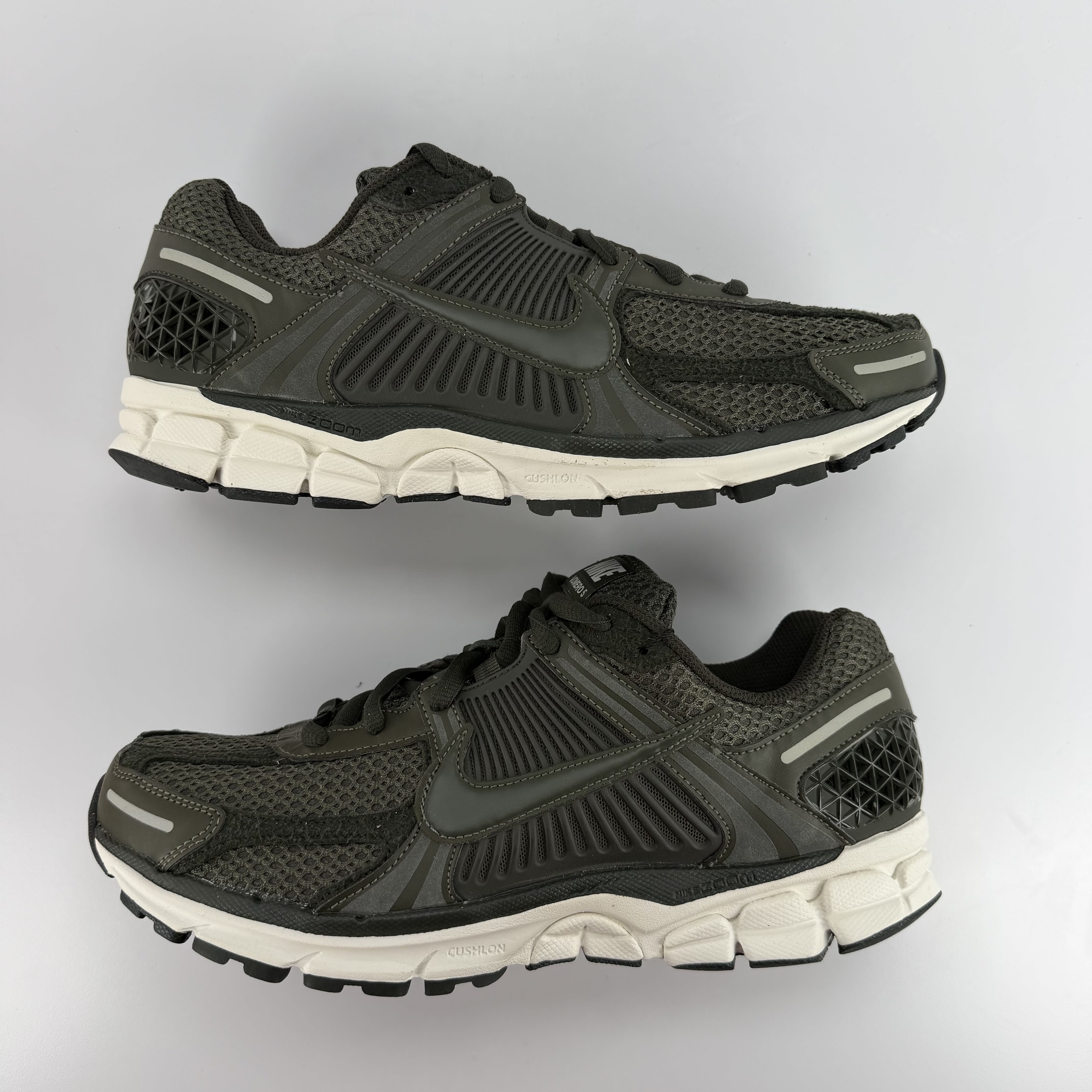 260174 Nike Zoom Vomero 5 Sequoia (Women's)