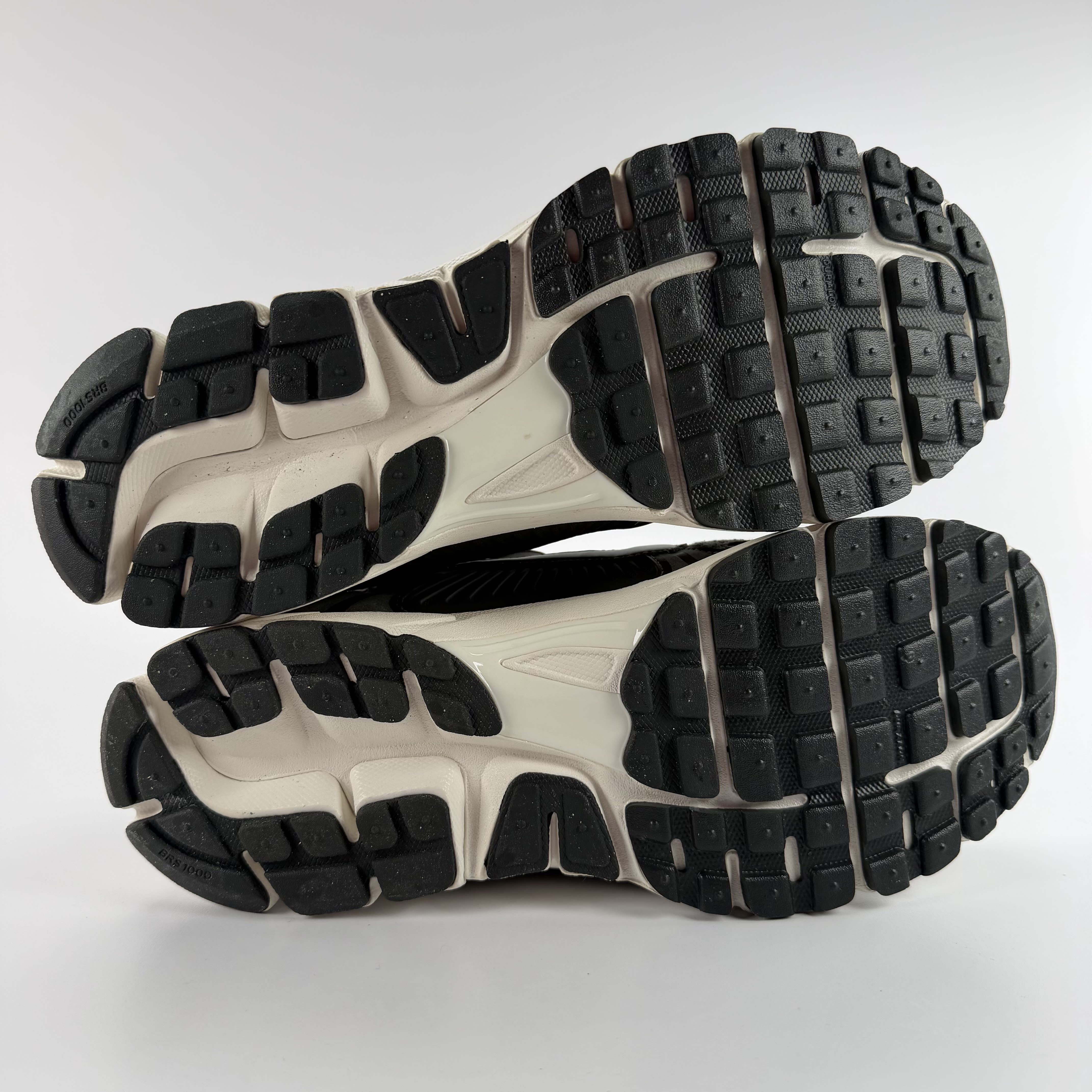 260174 Nike Zoom Vomero 5 Sequoia (Women's)