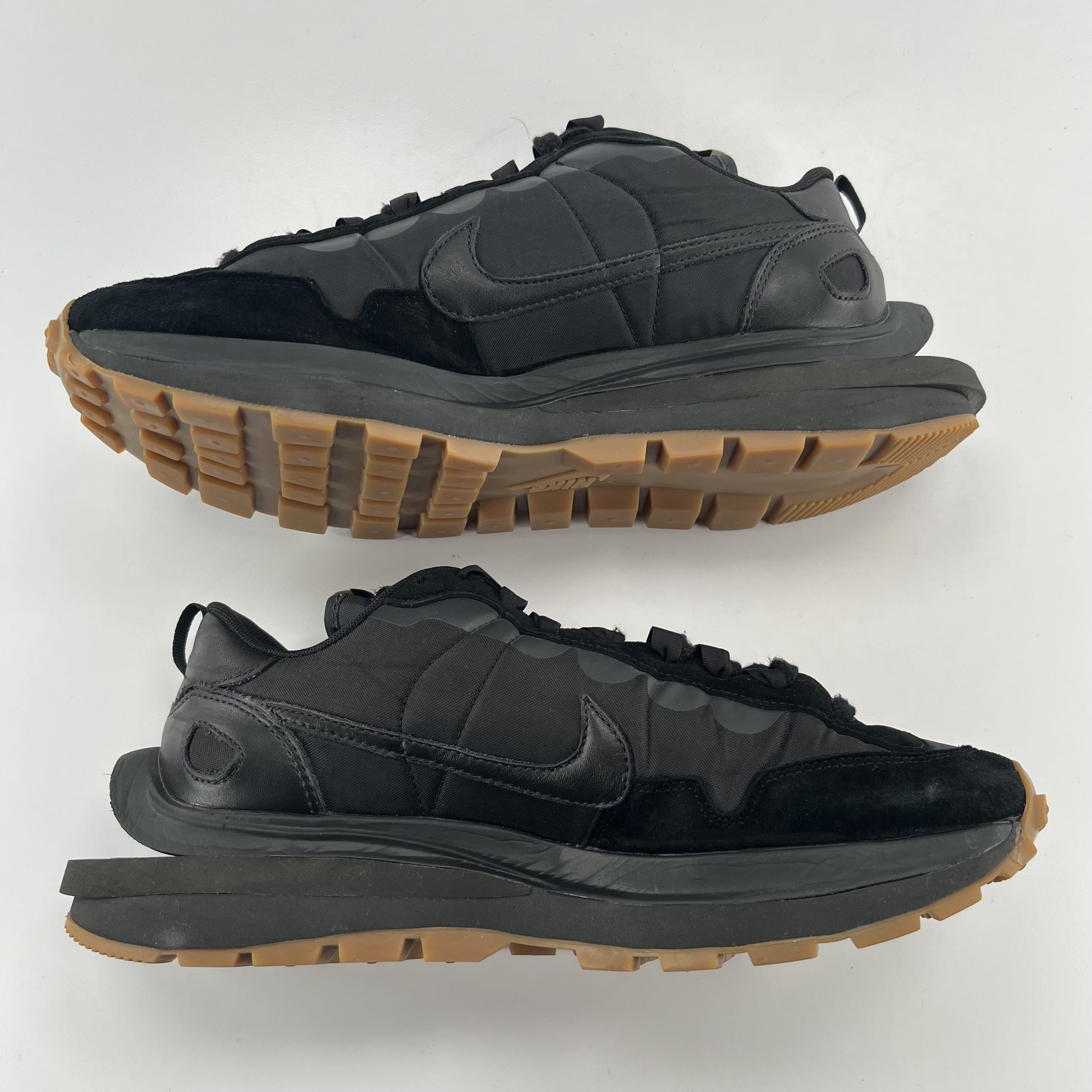 722504 sacai x VaporWaffle 'Black Gum'