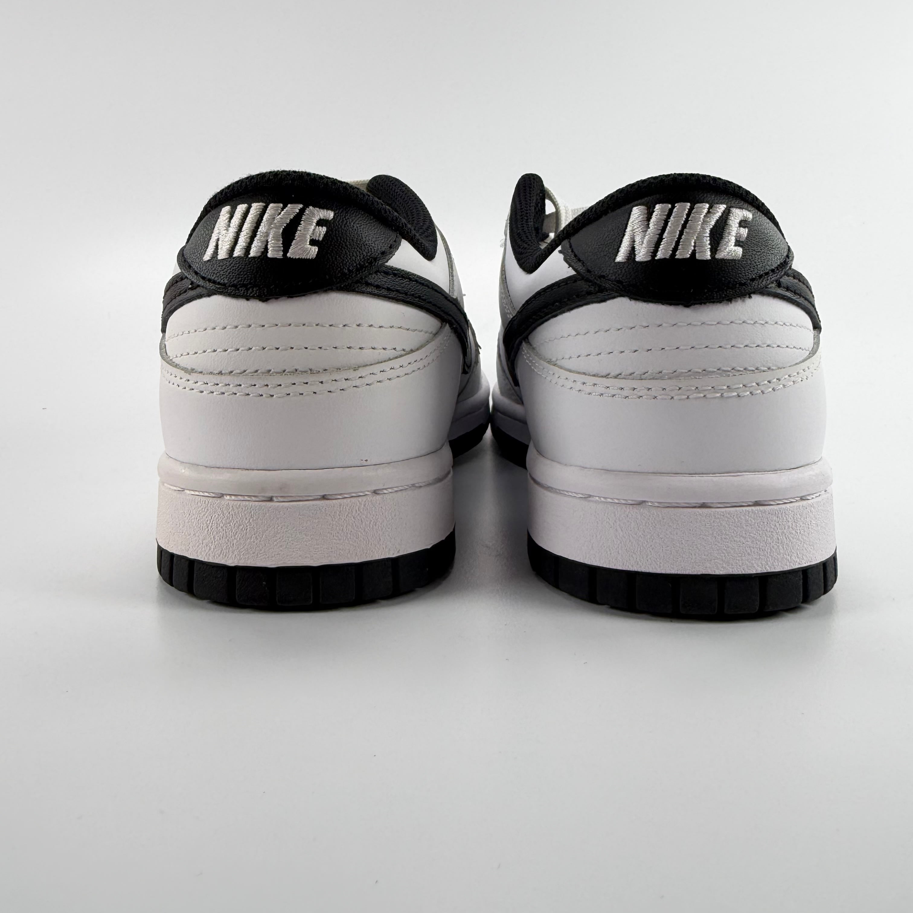 437450 Wmns Dunk Low 'White Black'
