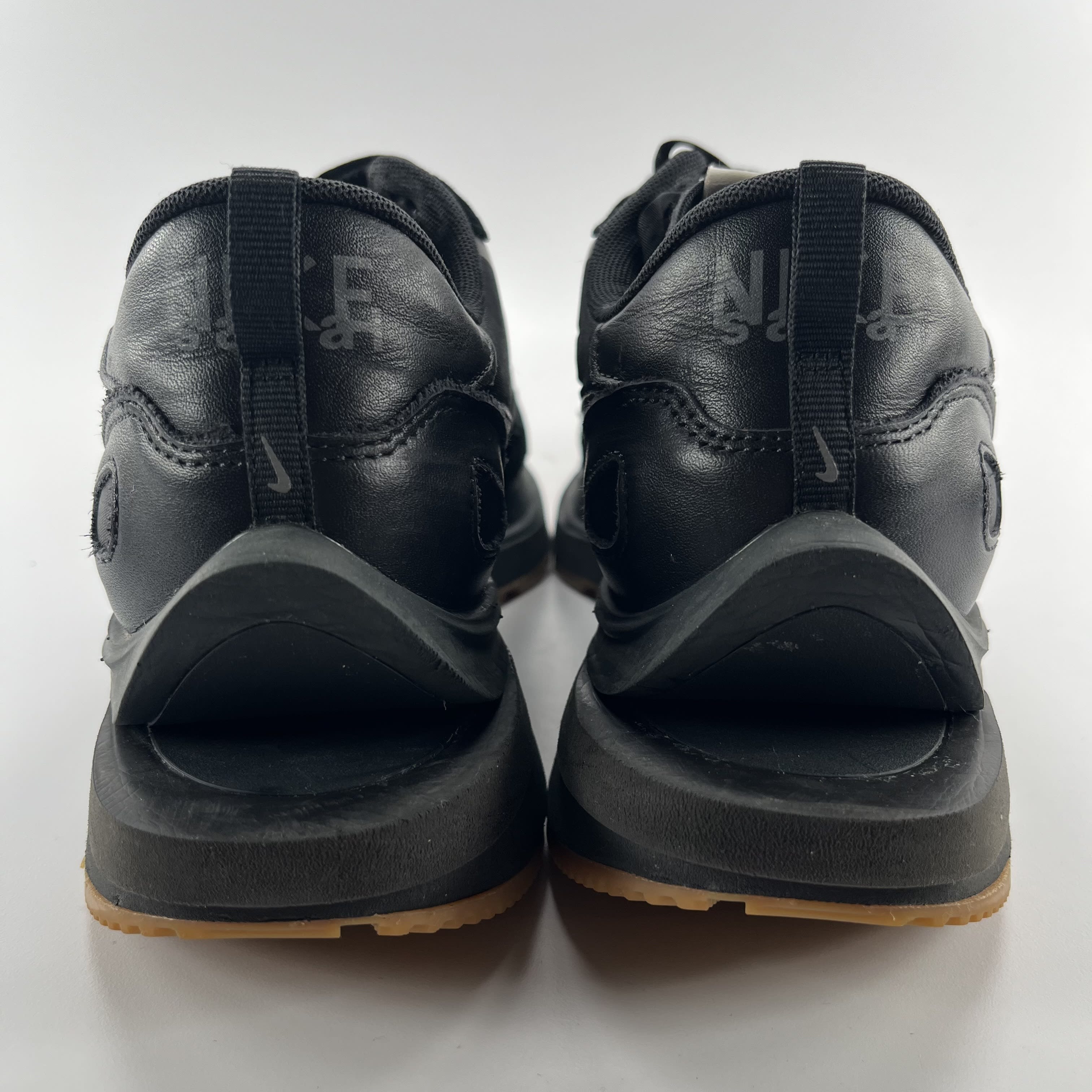722504 sacai x VaporWaffle 'Black Gum'