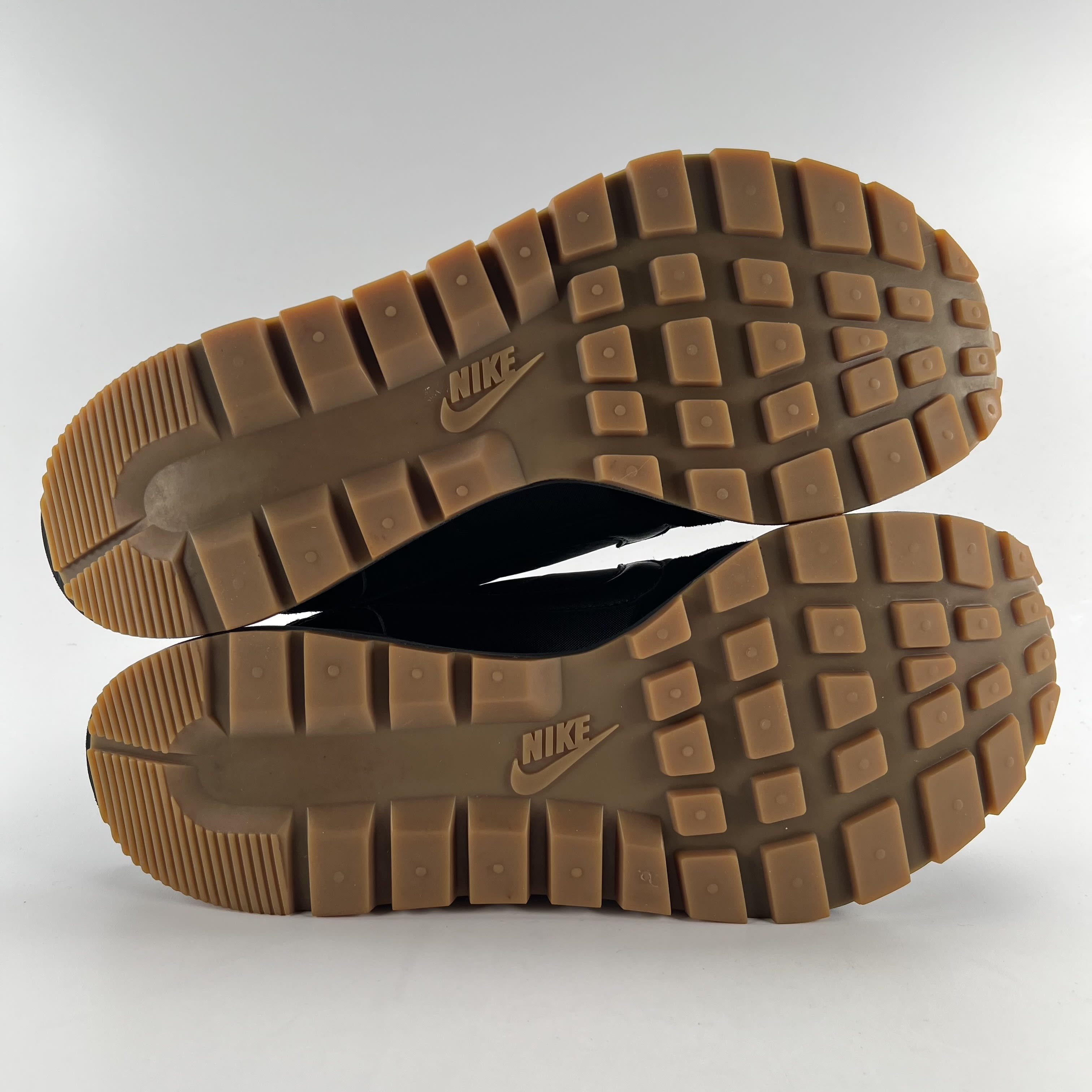 722504 sacai x VaporWaffle 'Black Gum'