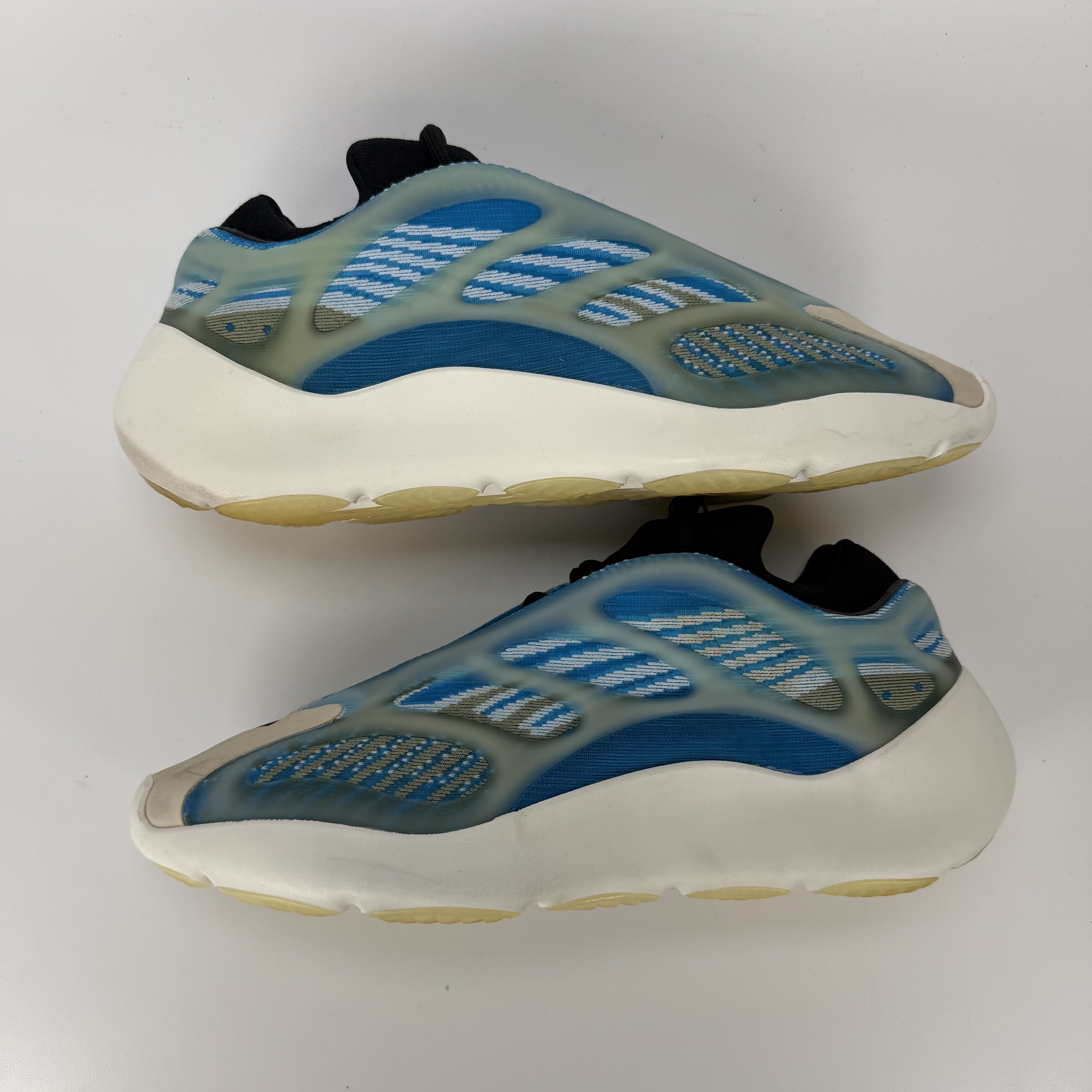 698799 adidas Yeezy 700 V3 Arzareth