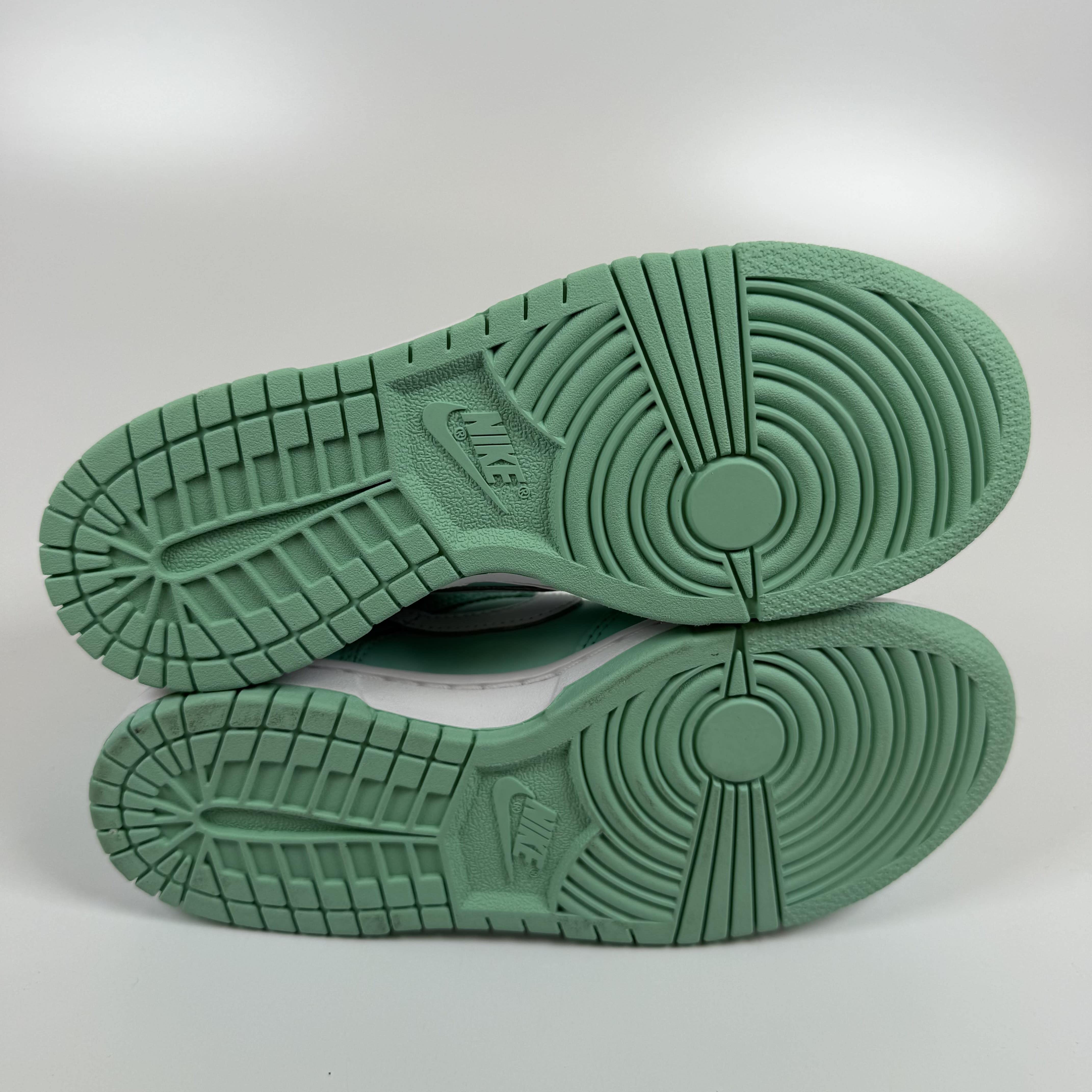 327059 Nike Dunk Low Emerald Rise (GS)
