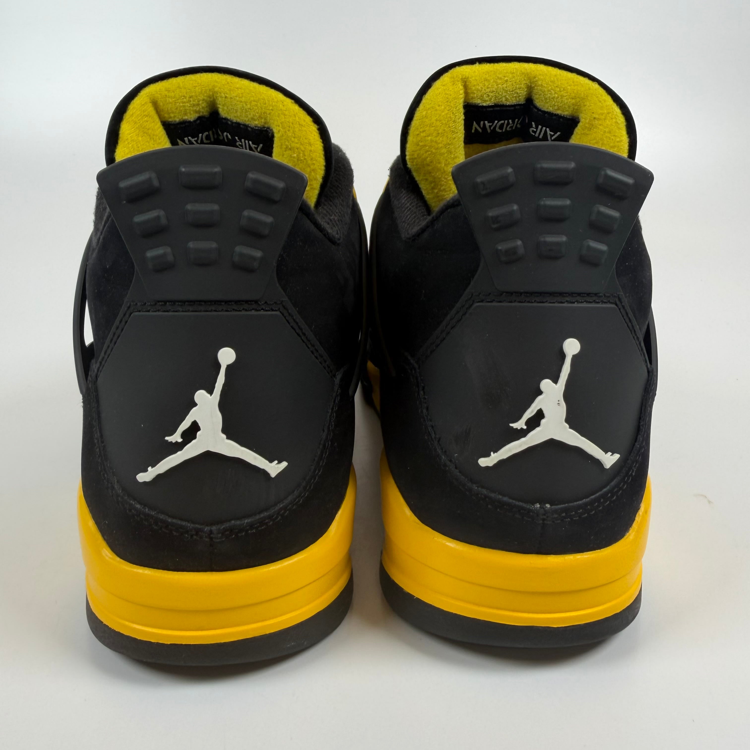 709472 Jordan 4 Retro Thunder (2023)
