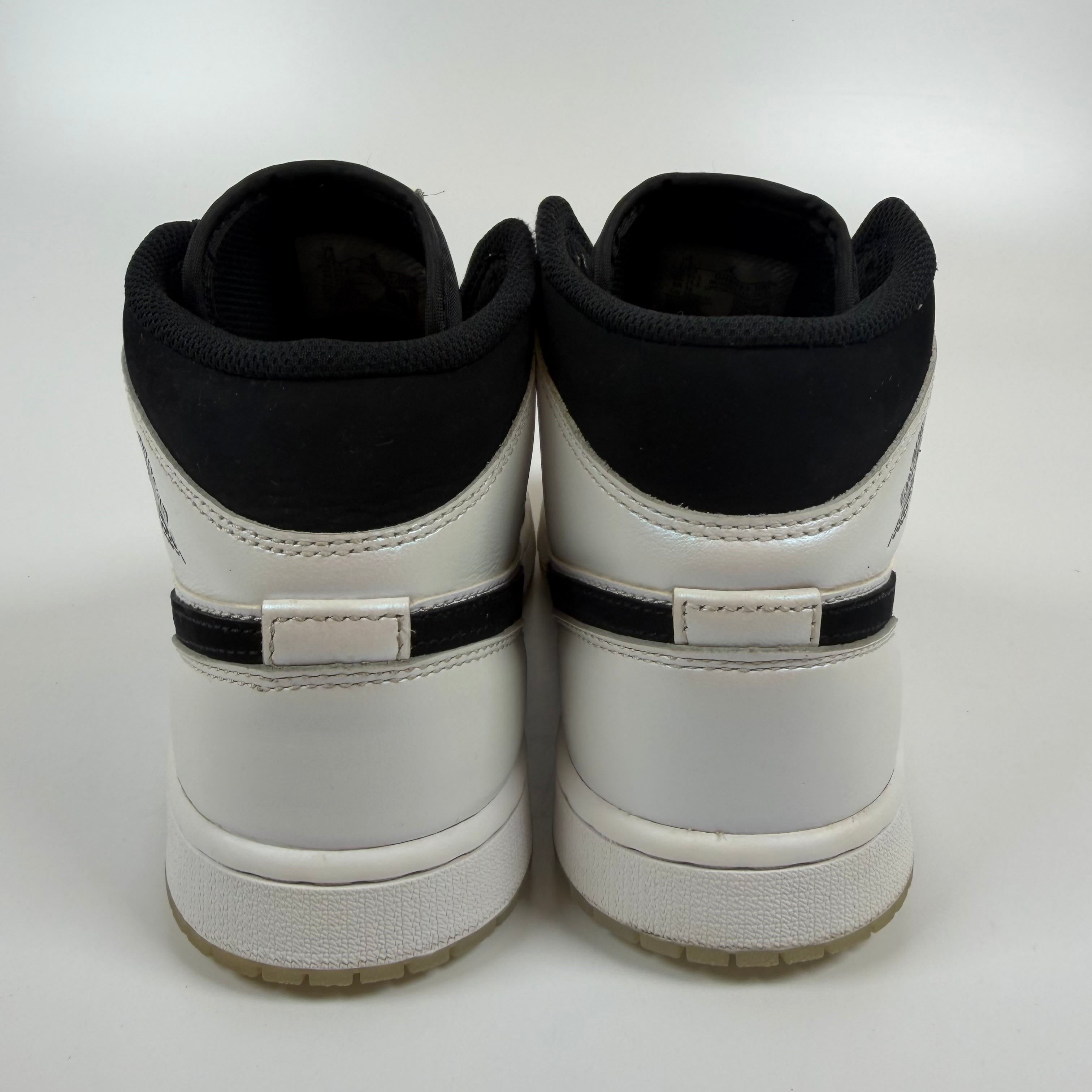 435572 Jordan 1 Mid Diamond Shorts