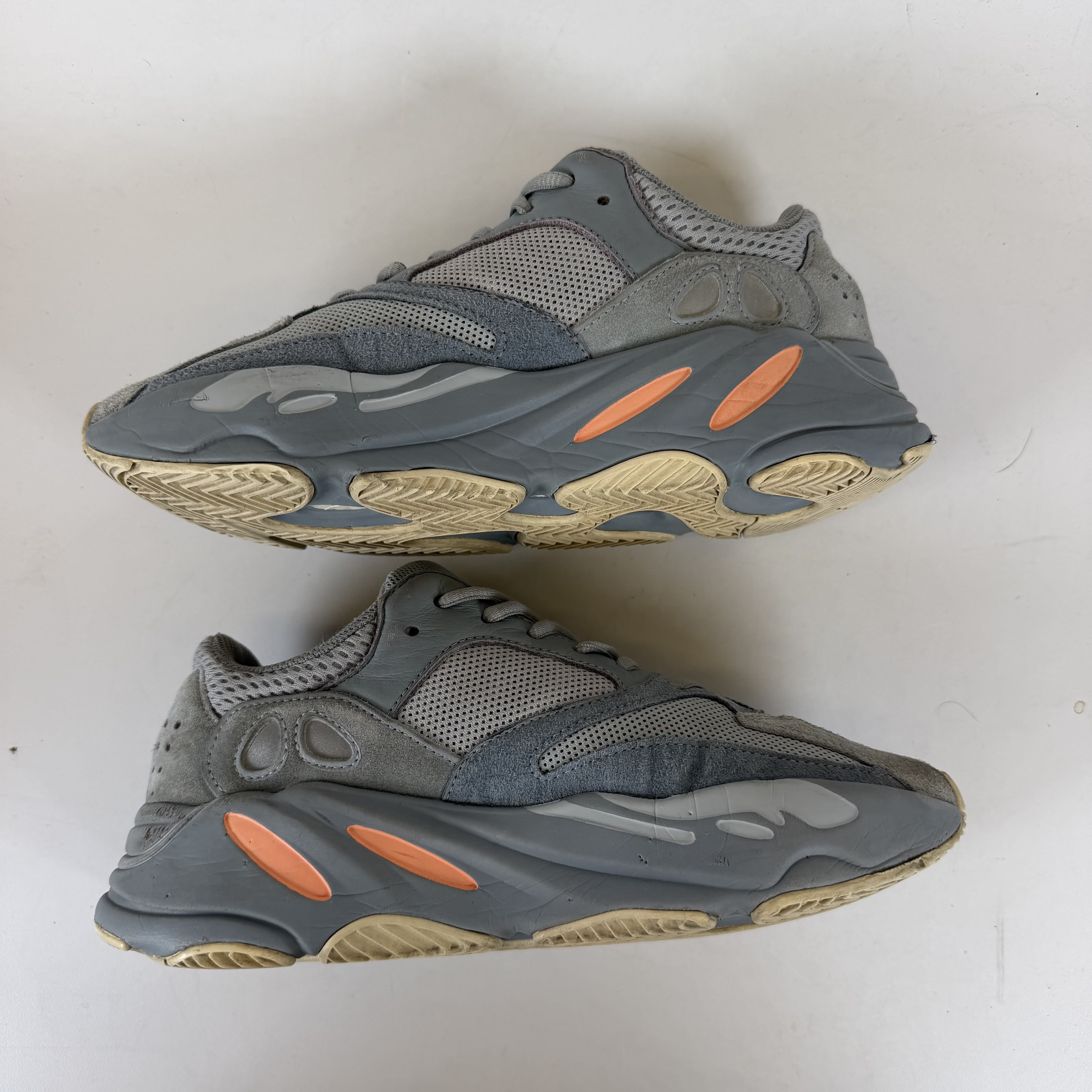 SP3902 adidas Yeezy Boost 700 Inertia