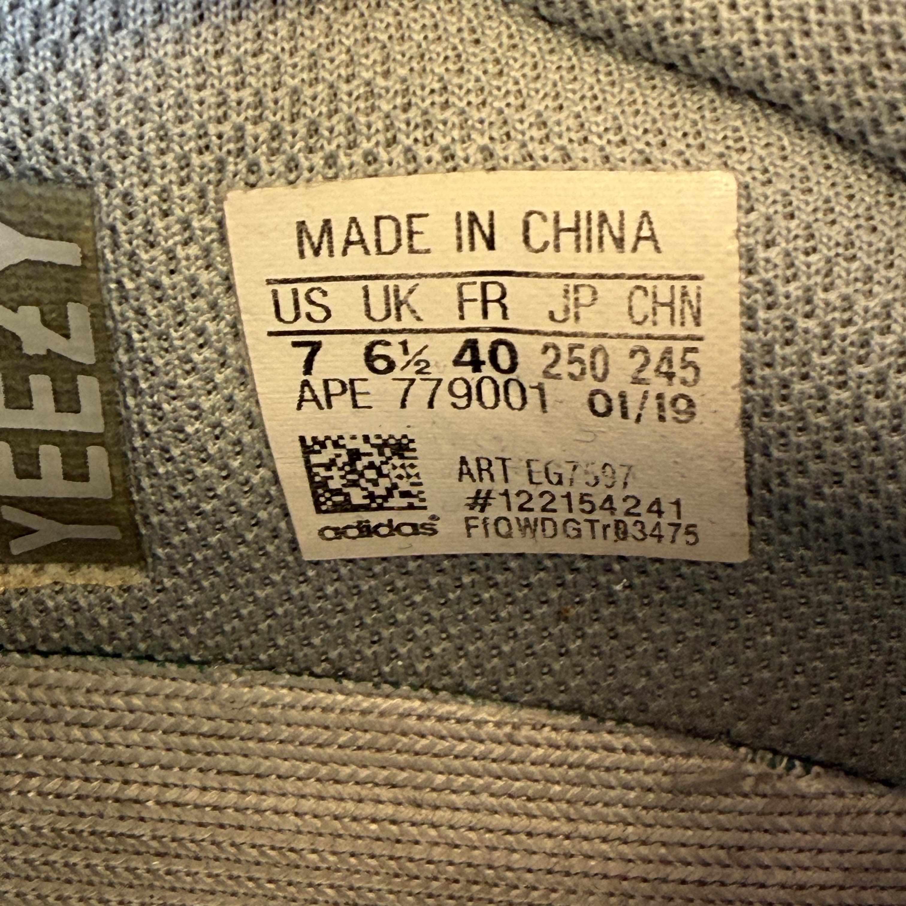 SP3902 adidas Yeezy Boost 700 Inertia