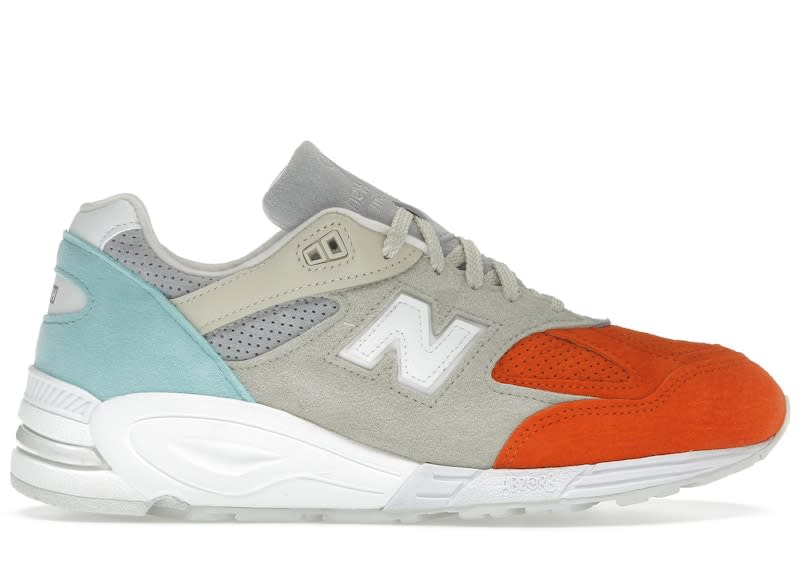 SP10690 New Balance 990v2 Kith Cyclades (with Socks)