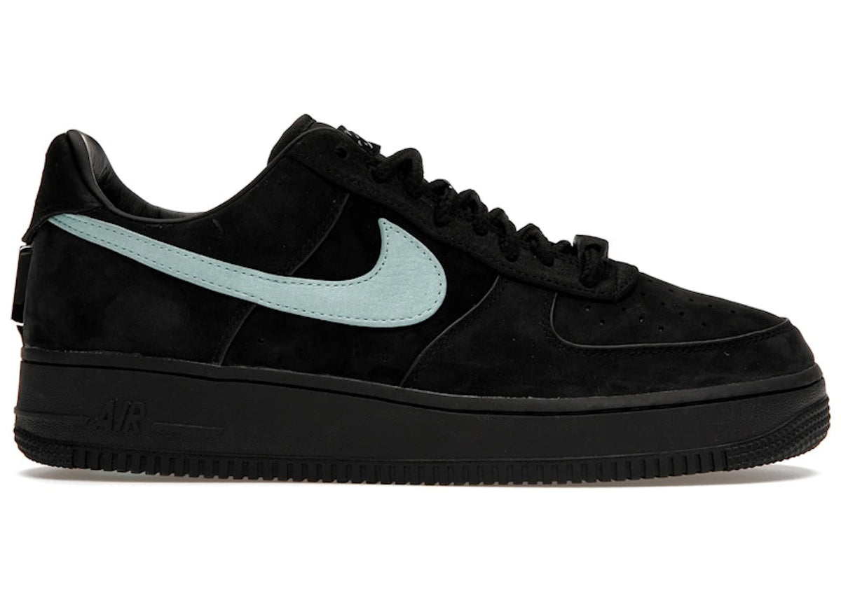 https://images.stockx.com/images/Nike-Air-Force-1-Low-SP-Tiffany-And-Co-Product.jpg?fit=fill&bg=FFFFFF&w=700&h=500&fm=webp&auto=compress&q=90&dpr=2&trim=color&updated_at=1738193358