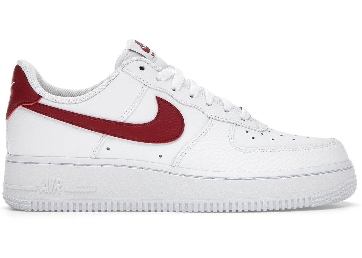 https://images.stockx.com/images/Nike-Air-Force-1-Low-White-Team-Red-Product.jpg?fit=fill&bg=FFFFFF&w=700&h=500&fm=webp&auto=compress&q=90&dpr=2&trim=color&updated_at=1738193358