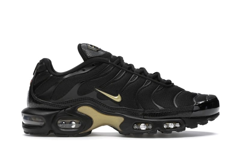SP13435 Nike Air Max Plus Black Metallic Gold (2019)