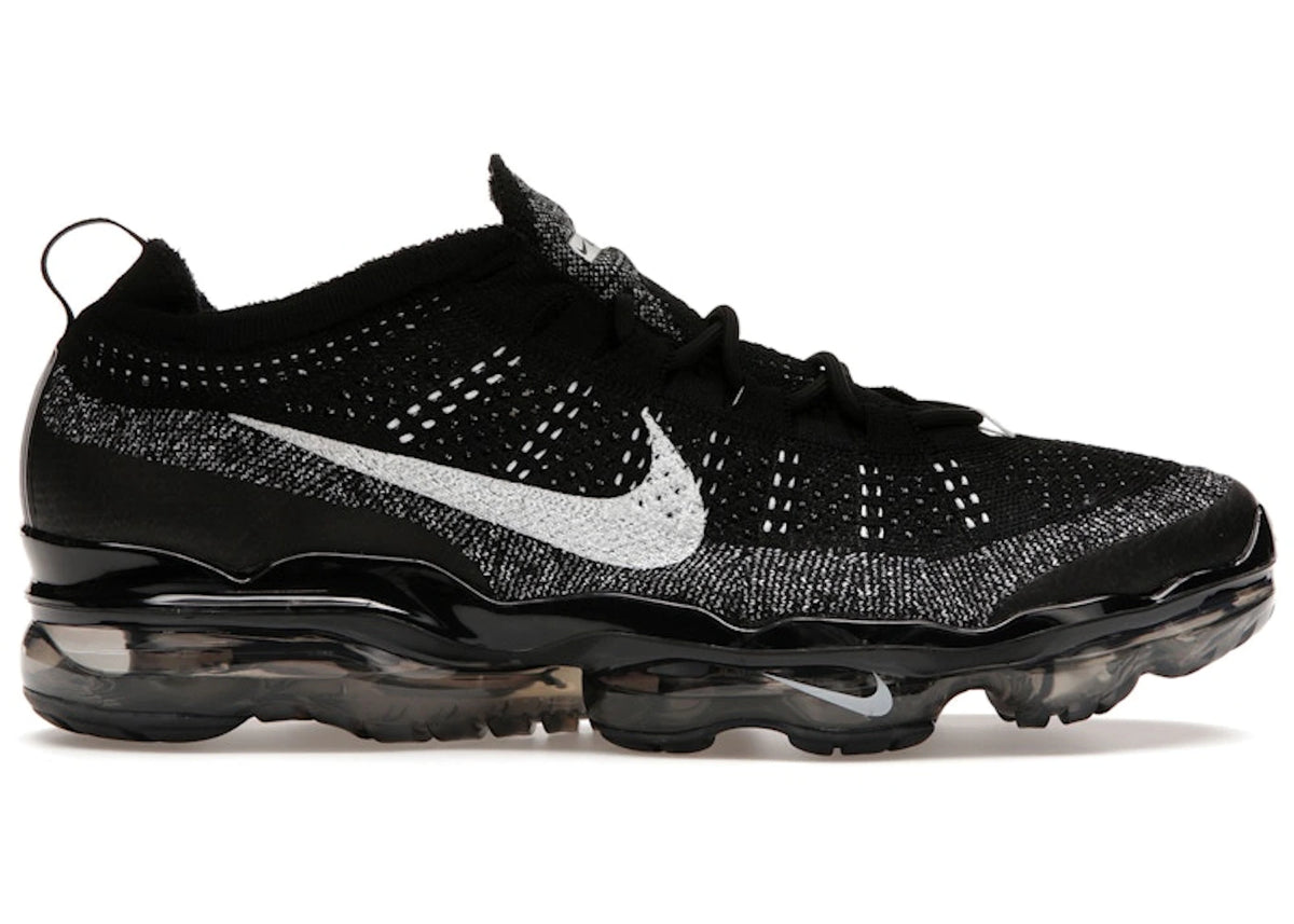https://images.stockx.com/images/Nike-Air-VaporMax-2023-Flyknit-Oreo-Product.jpg?fit=fill&bg=FFFFFF&w=700&h=500&fm=webp&auto=compress&q=90&dpr=2&trim=color&updated_at=1738193358