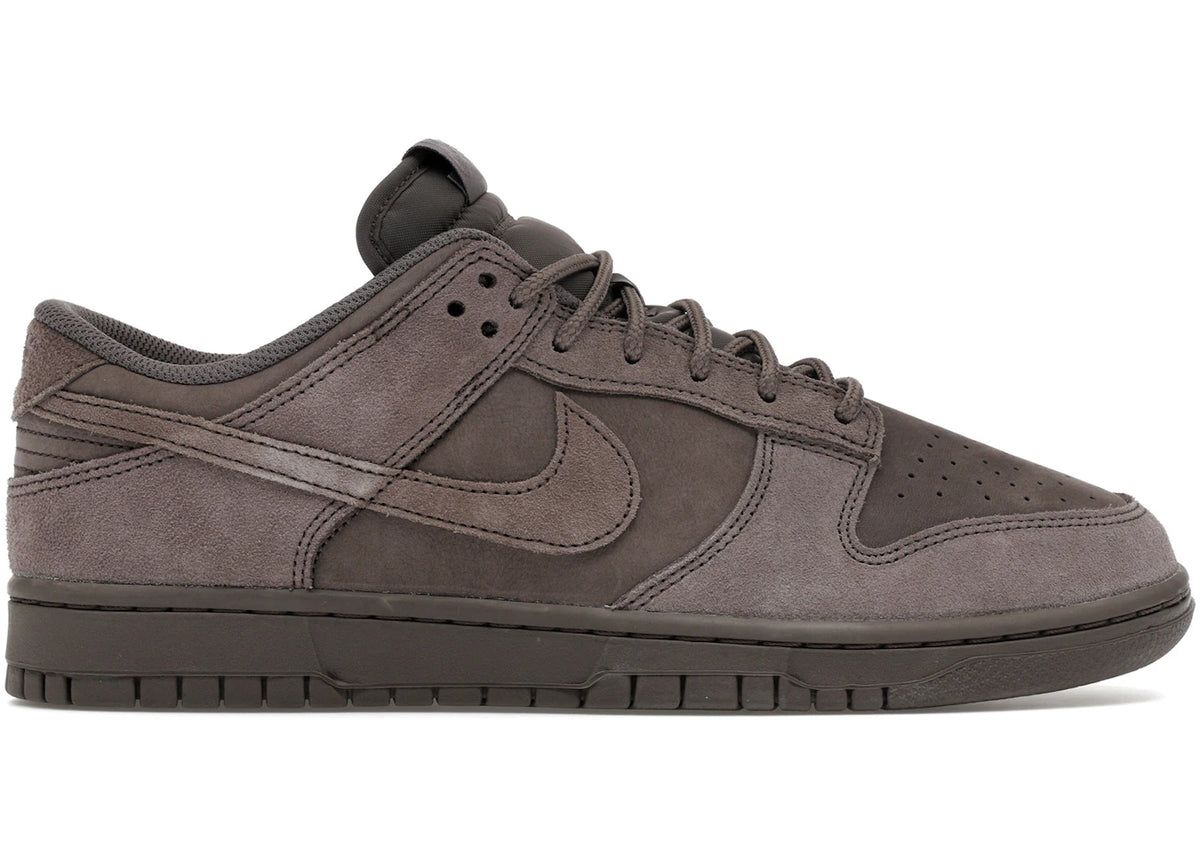 https://images.stockx.com/images/Nike-Dunk-Low-Retro-SE-Cave-Stone-Product.jpg?fit=fill&bg=FFFFFF&w=700&h=500&fm=webp&auto=compress&q=90&dpr=2&trim=color&updated_at=1770788153