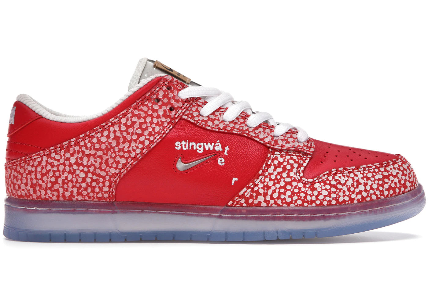 https://images.stockx.com/images/Nike-Dunk-SB-Low-Stingwater-Magic-Mushroom-Product.jpg?fit=fill&bg=FFFFFF&w=700&h=500&fm=webp&auto=compress&q=90&dpr=2&trim=color&updated_at=1738193358