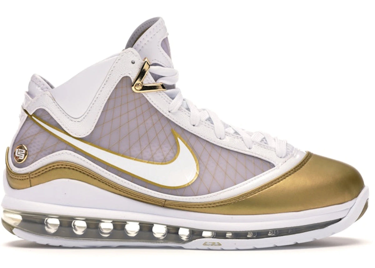 https://images.stockx.com/images/Nike-LeBron-7-China-Moon-2020-Product.jpg?fit=fill&bg=FFFFFF&w=700&h=500&fm=webp&auto=compress&q=90&dpr=2&trim=color&updated_at=1738193358
