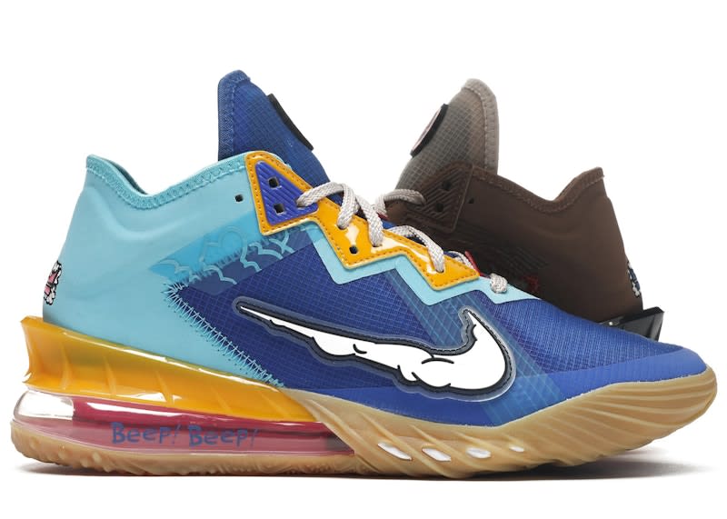 SP10863 Nike LeBron 18 Low Wile E. vs Roadrunner Space Jam